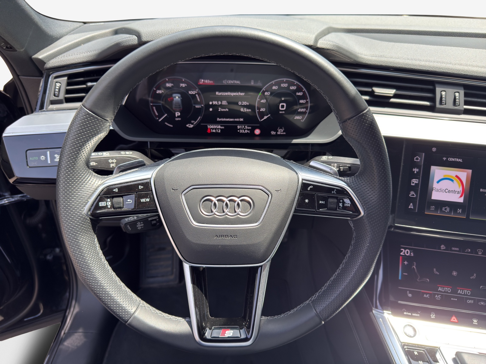 AUDI e-tron 55 Sportback S Line Black Edition quattro-image-10