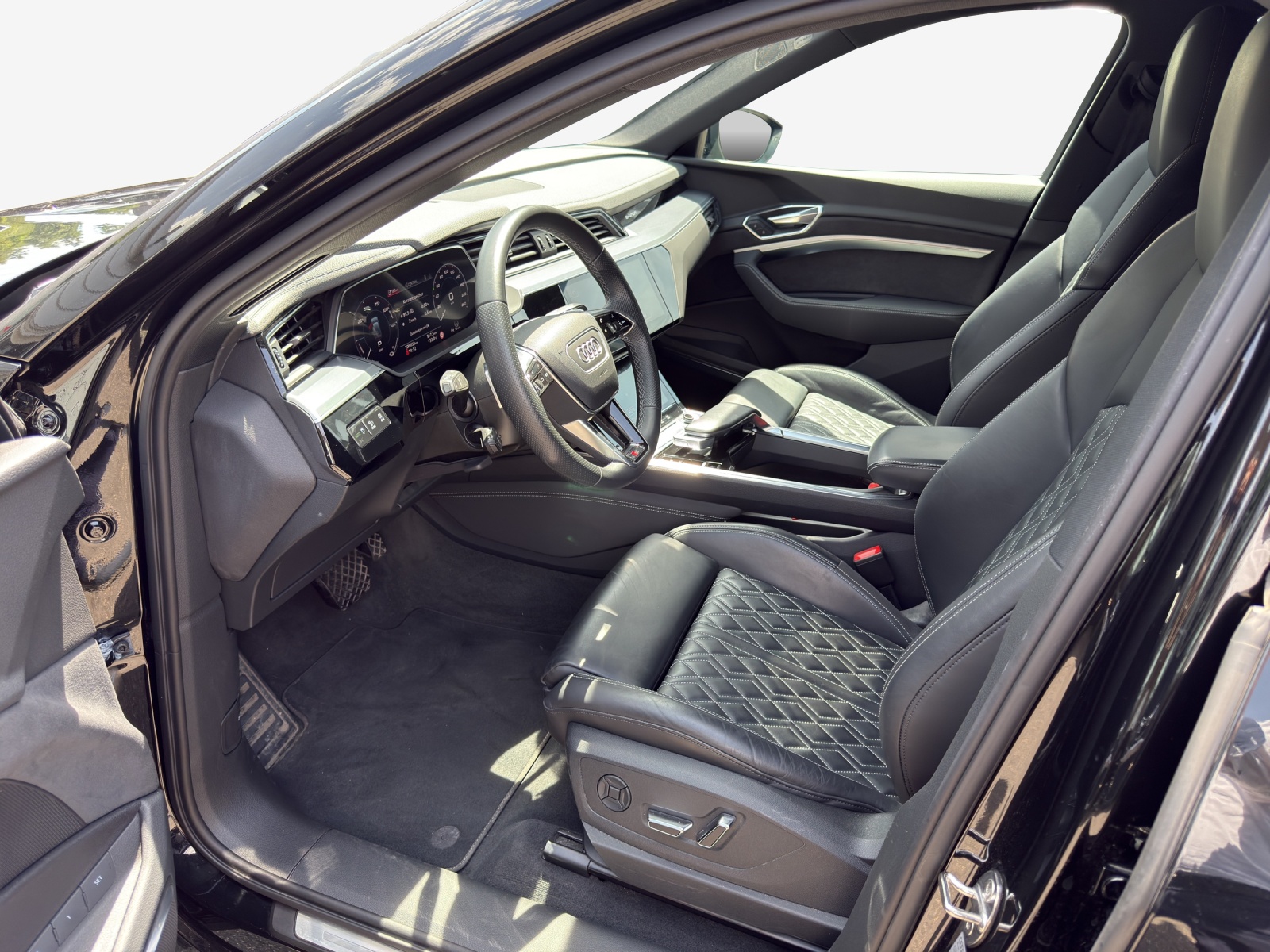AUDI e-tron 55 Sportback S Line Black Edition quattro-image-8