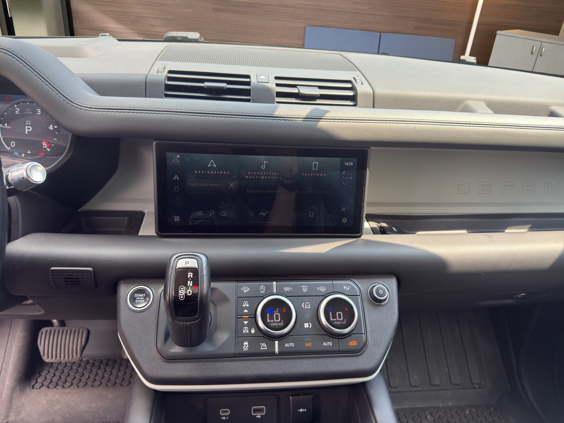 LAND ROVER Defender 90 3.0D I6 250 X-Dynamic HSE AT8-image-12