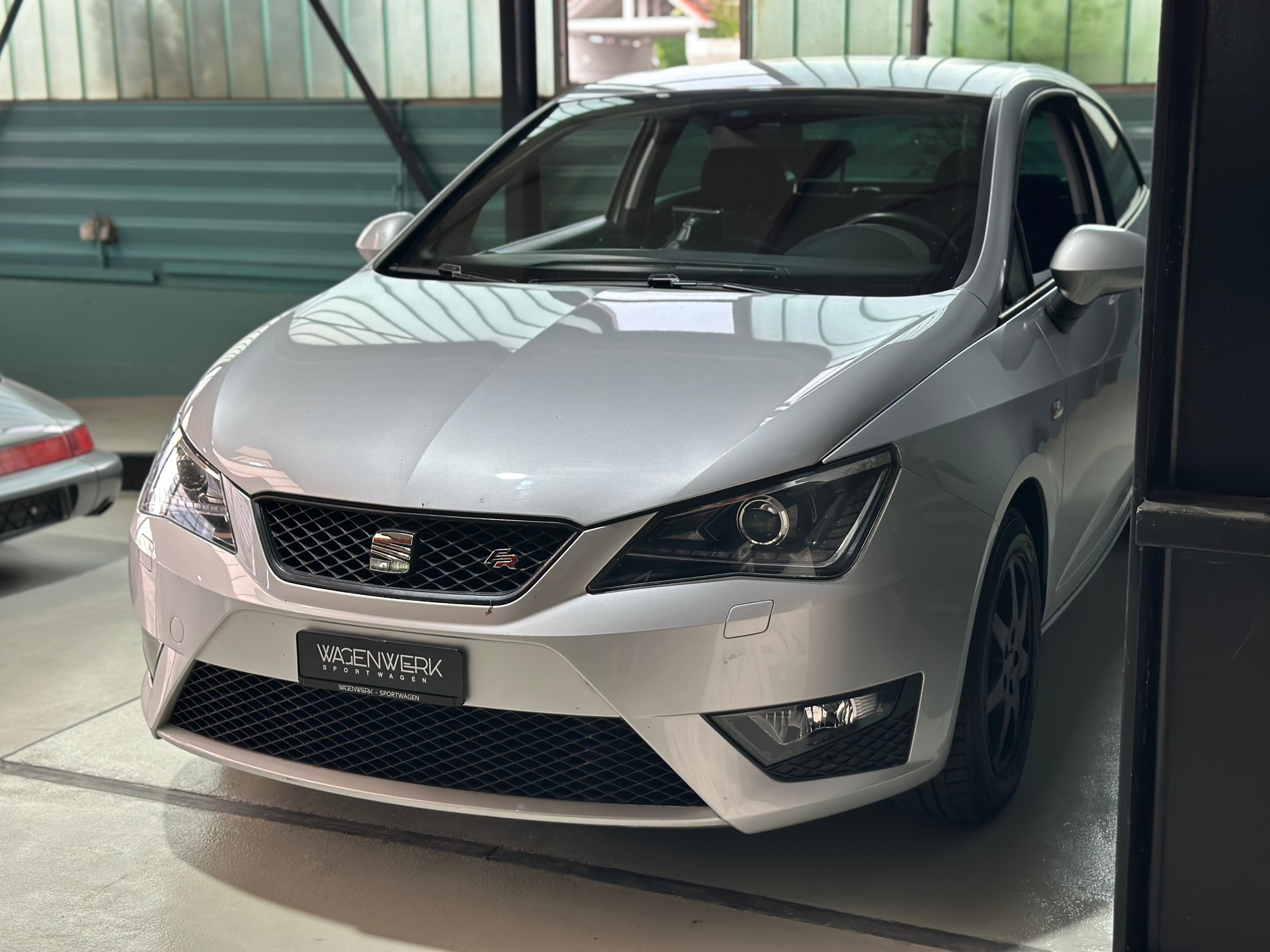 SEAT Ibiza SC 1.2 TSI FR DSG-image-2