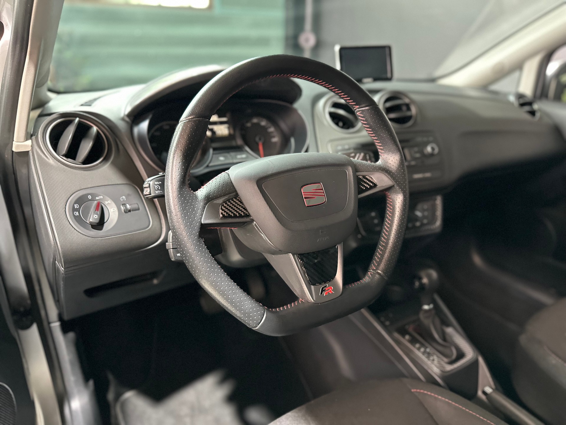 SEAT Ibiza SC 1.2 TSI FR DSG-image-11