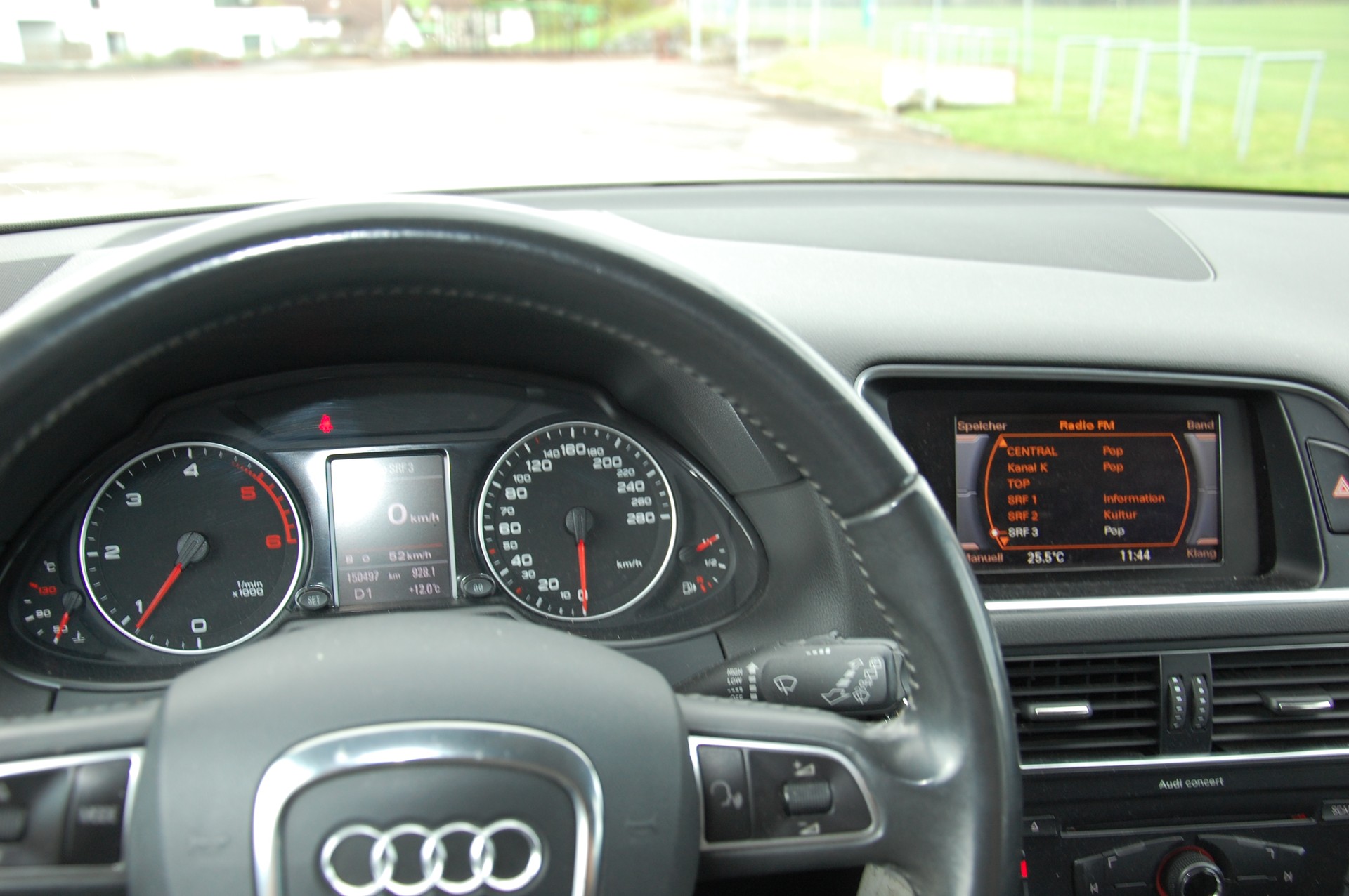 AUDI Q5 2.0 TDI quattro-image-14