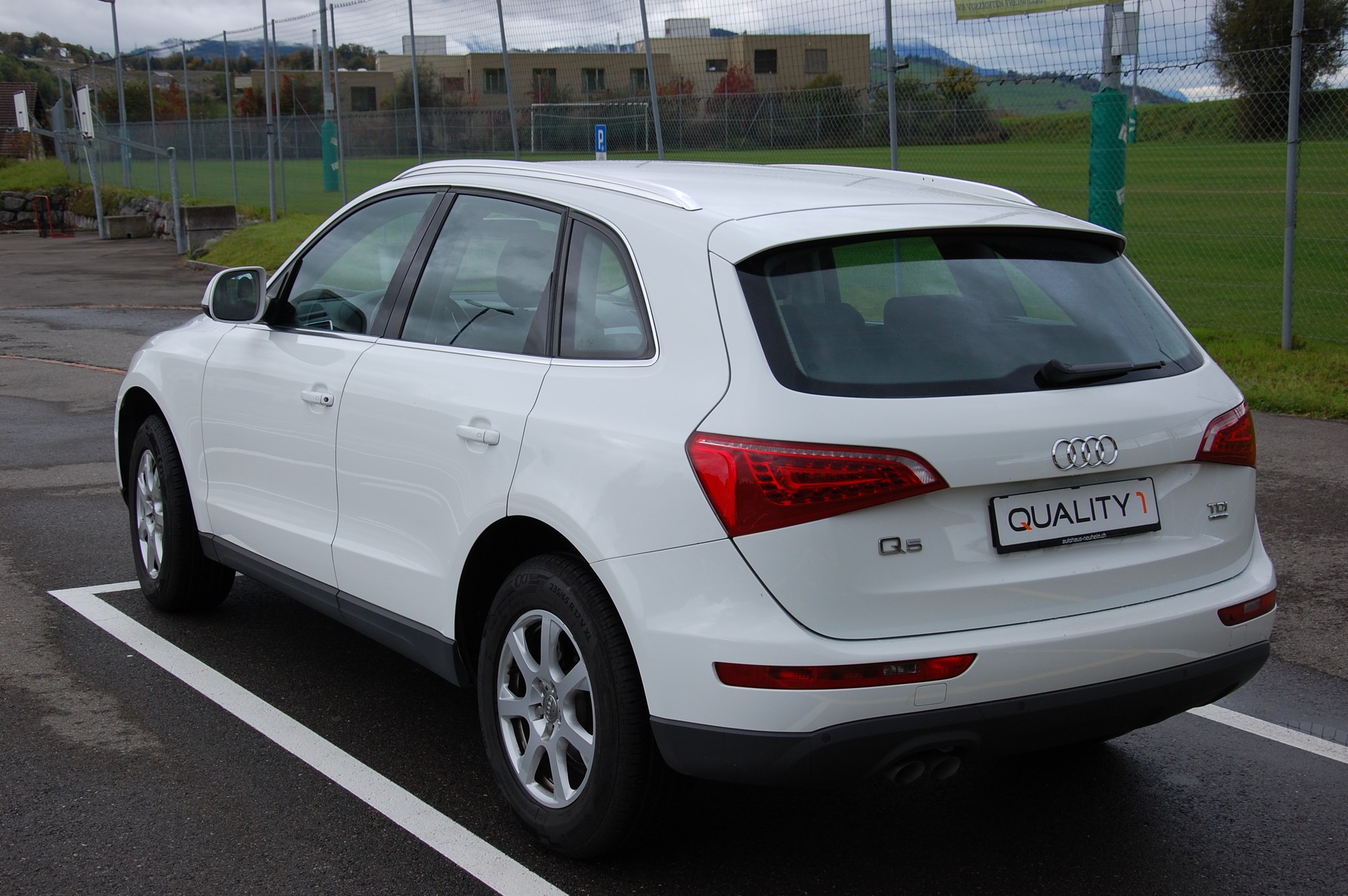 AUDI Q5 2.0 TDI quattro-image-2