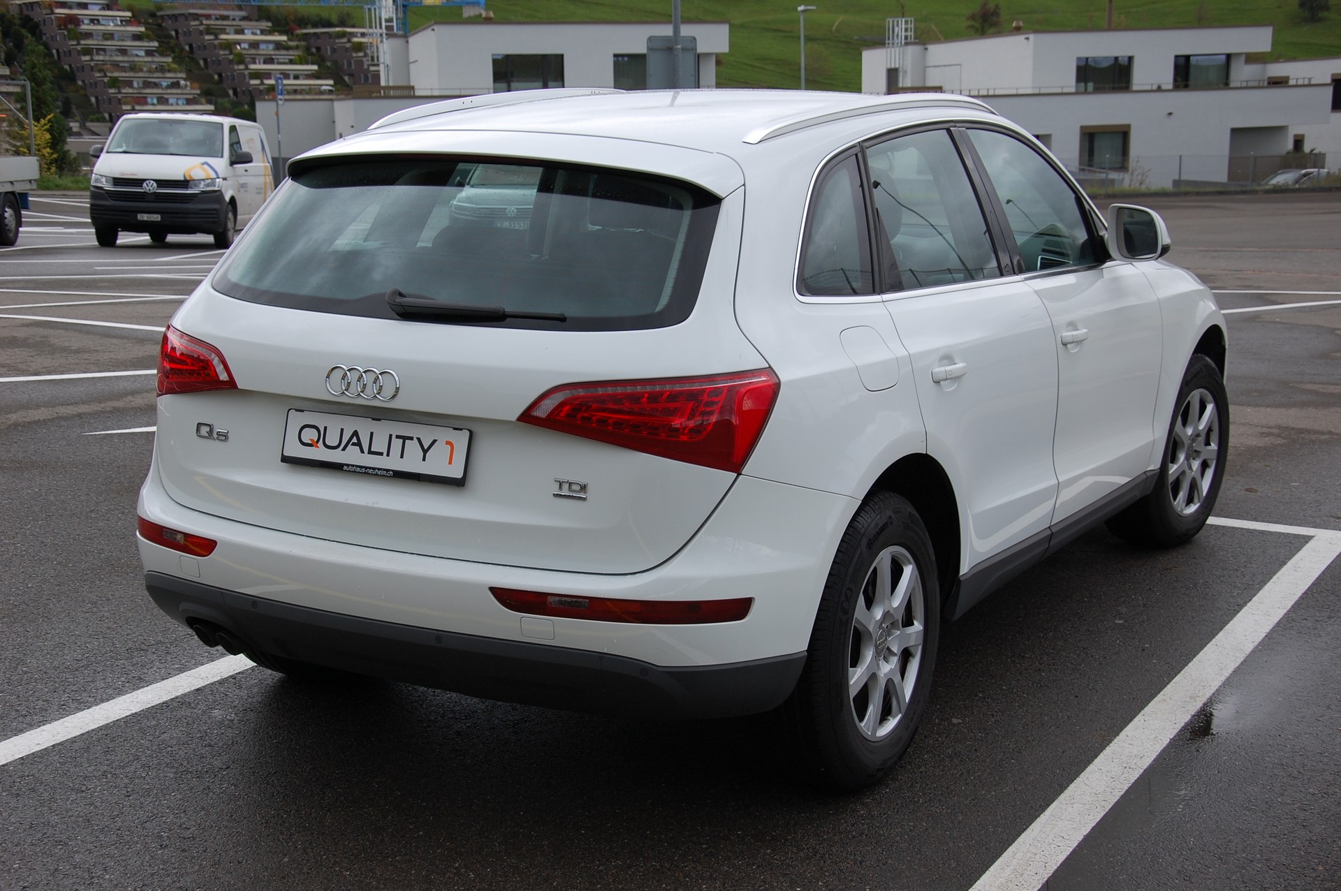 AUDI Q5 2.0 TDI quattro-image-3