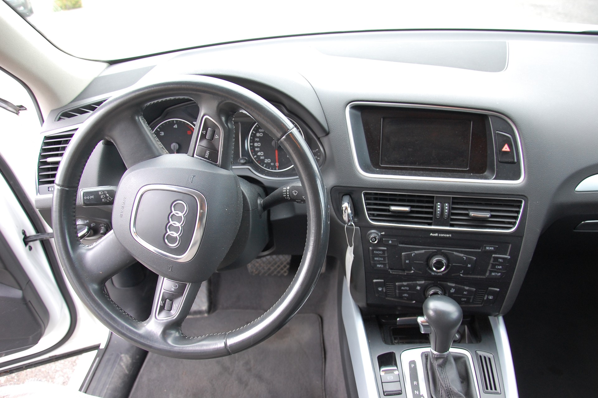 AUDI Q5 2.0 TDI quattro-image-13