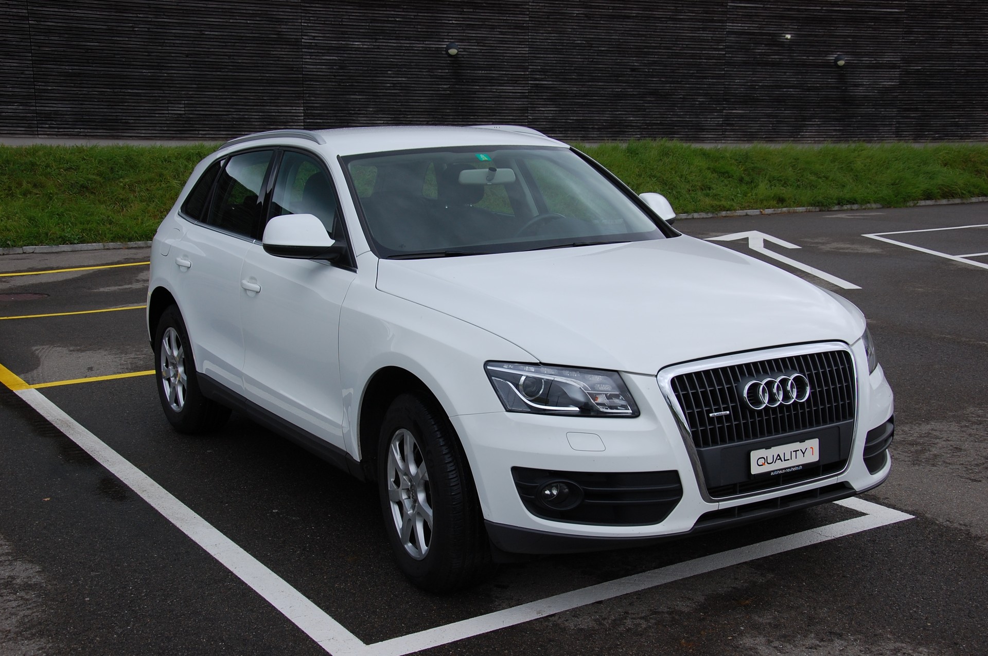 AUDI Q5 2.0 TDI quattro-image-5