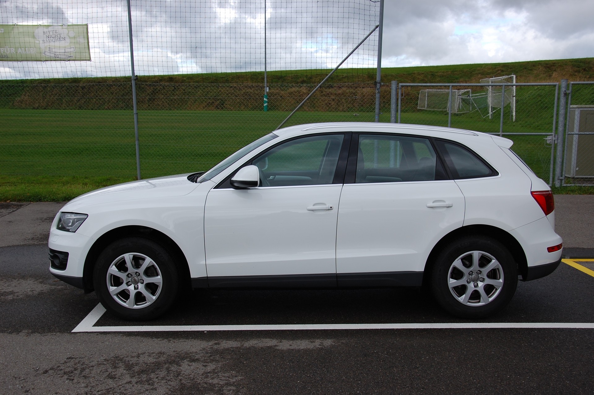 AUDI Q5 2.0 TDI quattro-image-1