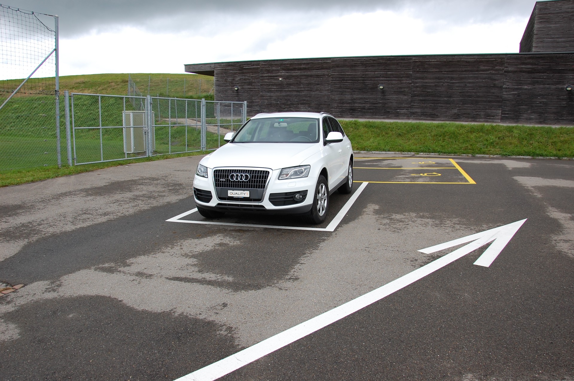 AUDI Q5 2.0 TDI quattro-image-6