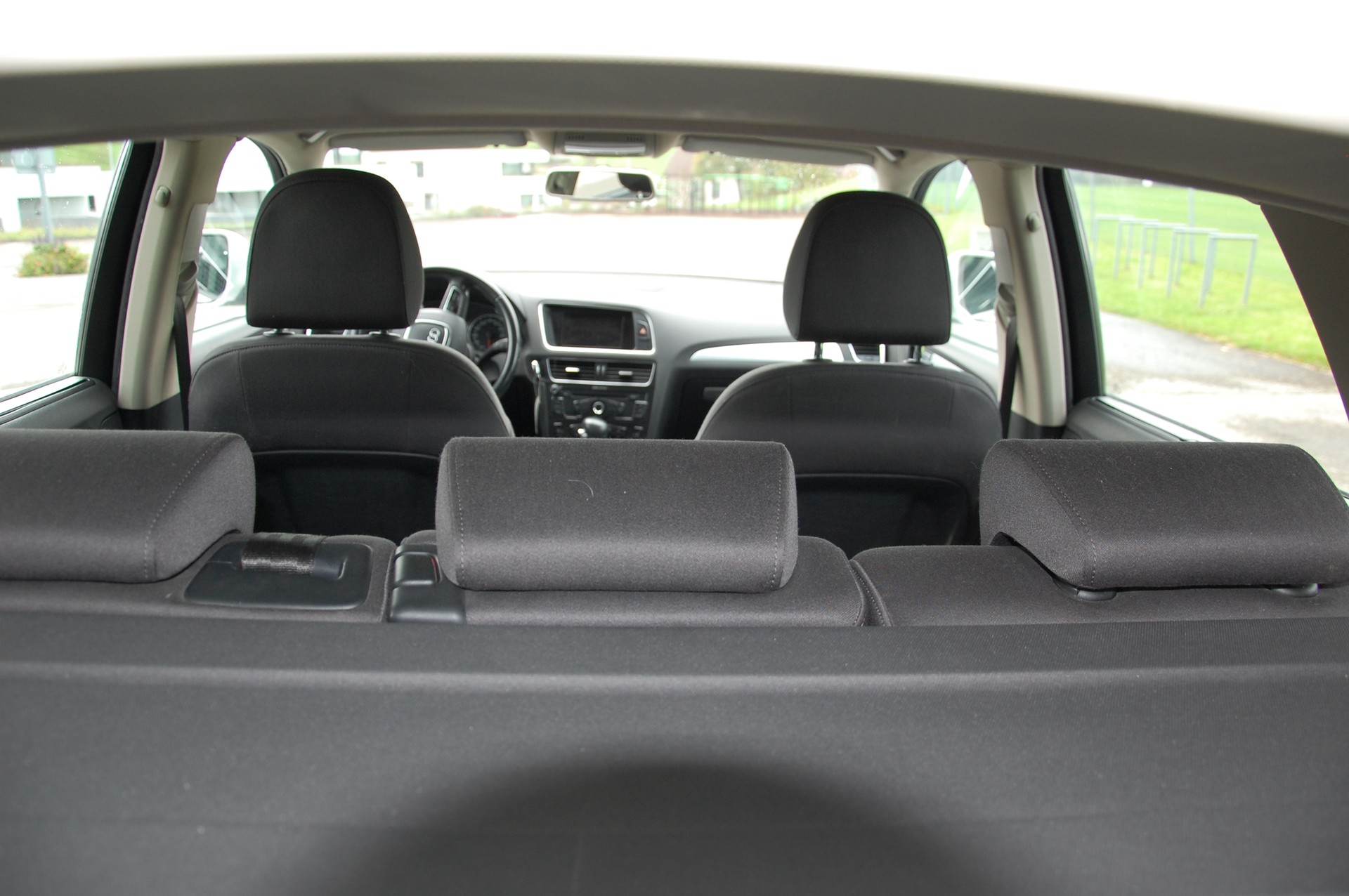 AUDI Q5 2.0 TDI quattro-image-8