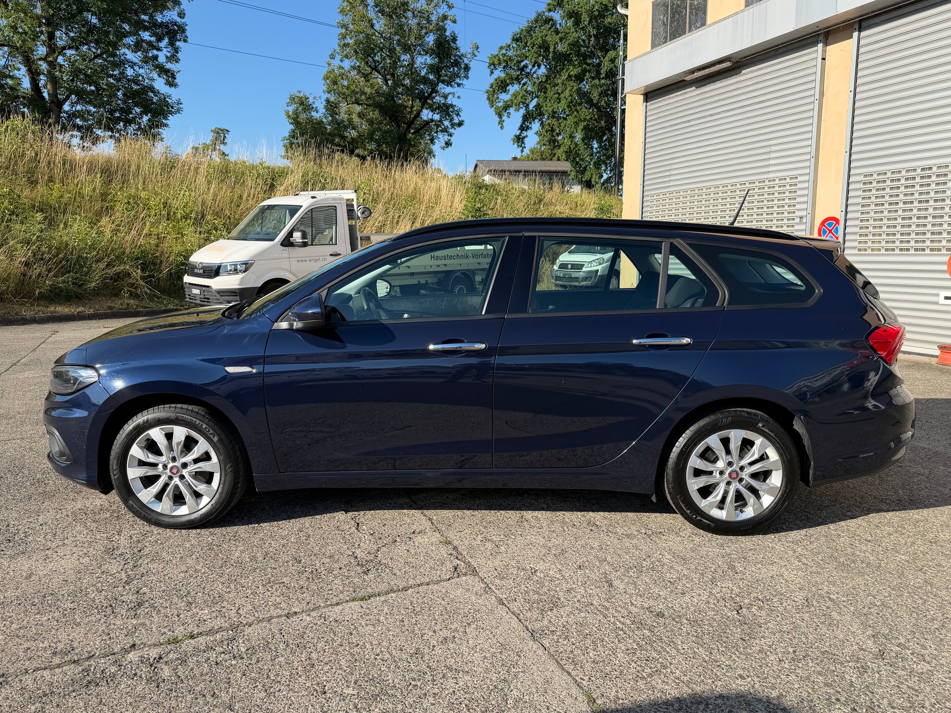 FIAT Tipo 1.6MJ Station Wagon Lounge DCT-image-1