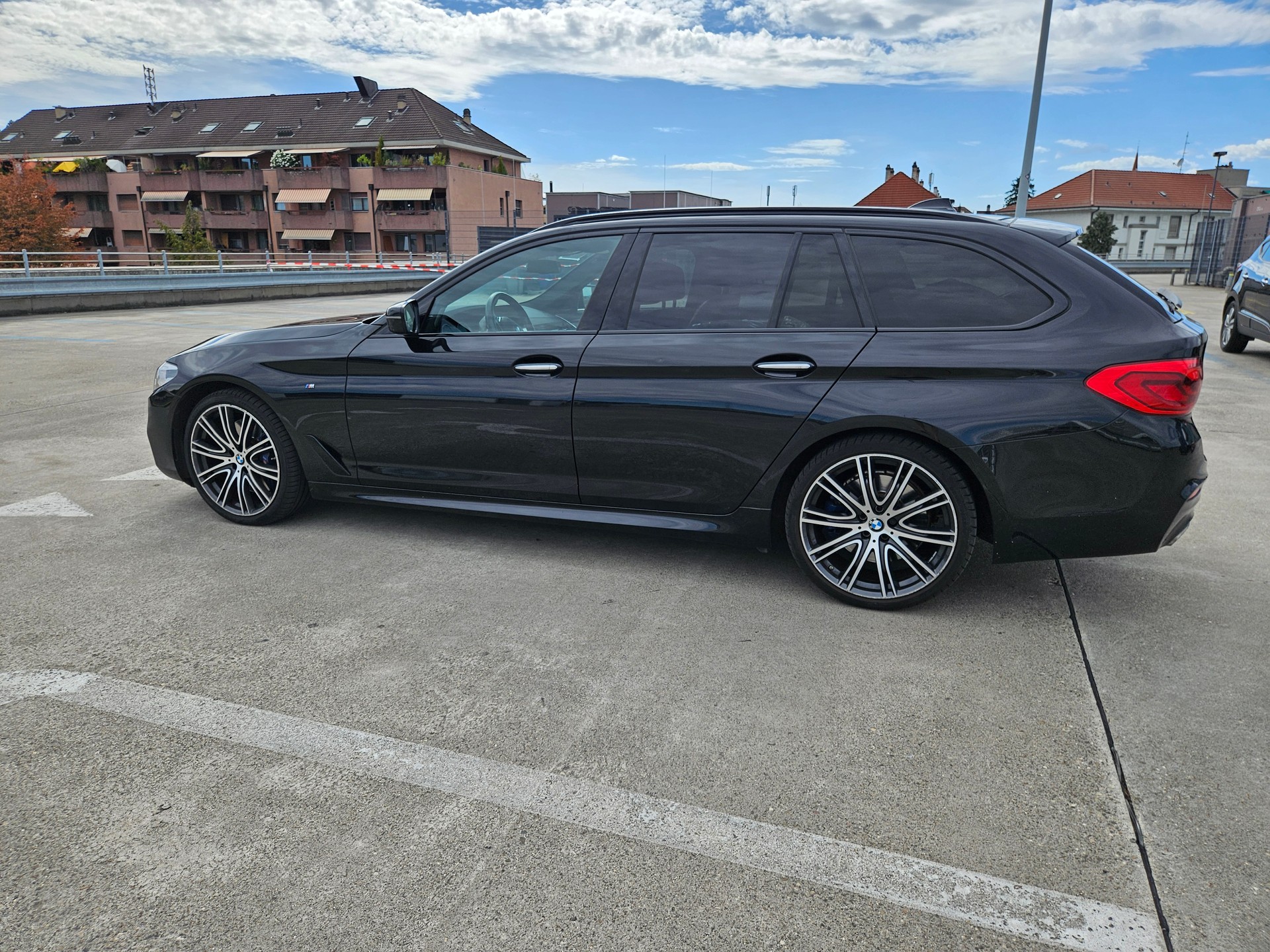 BMW 540i xDrive-image-3