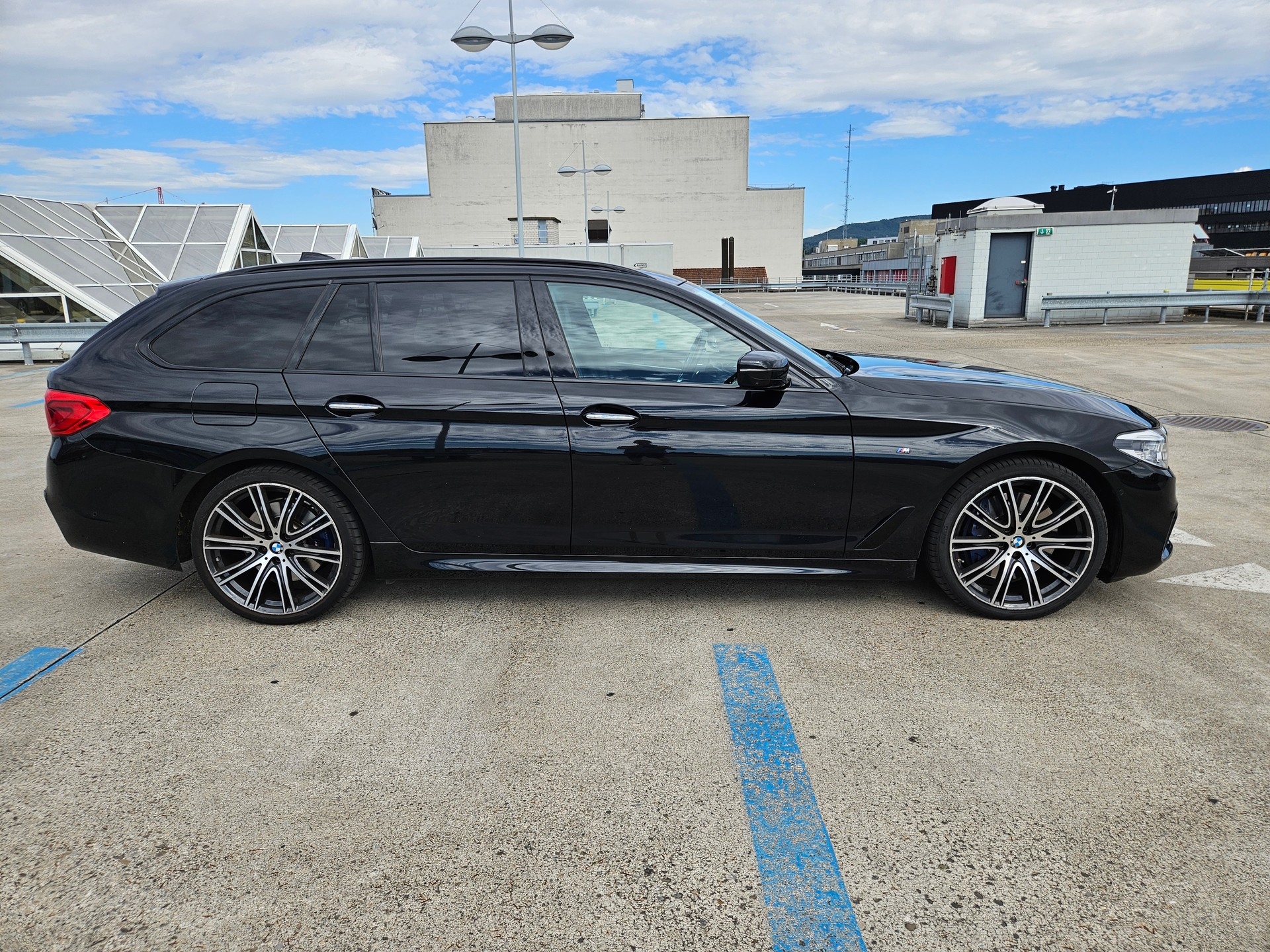 BMW 540i xDrive-image-2