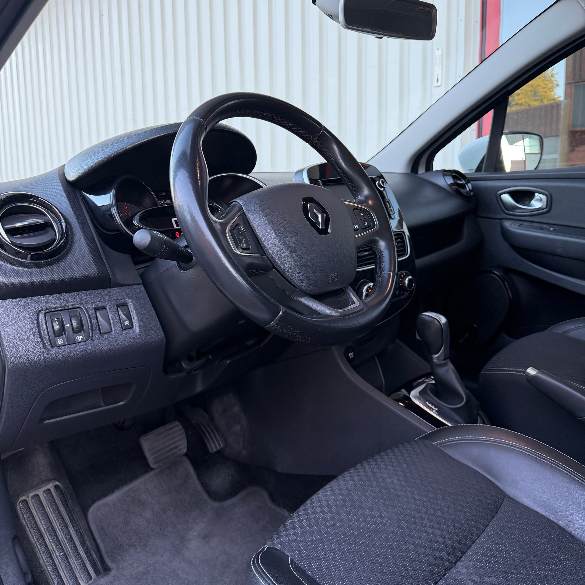 RENAULT Clio Grandtour 1.5 dCi Intens EDC-image-9