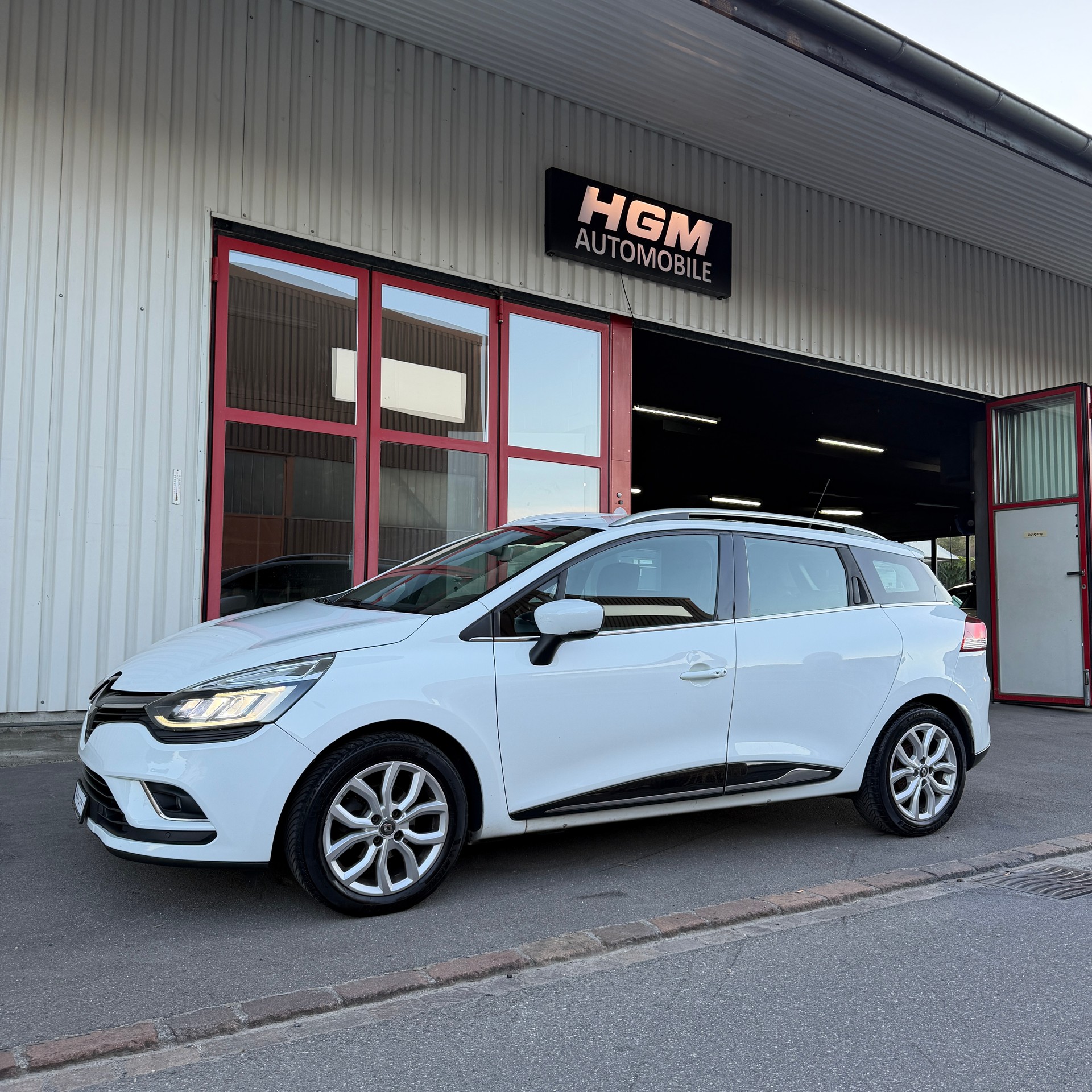 RENAULT Clio Grandtour 1.5 dCi Intens EDC-image-2