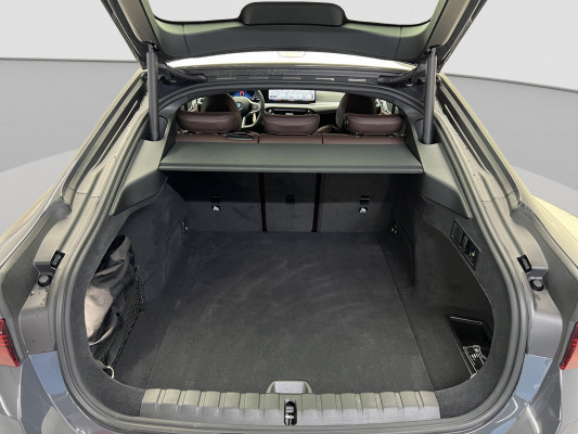 BMW i4 xDrive 40 M Sport Pro-image-12