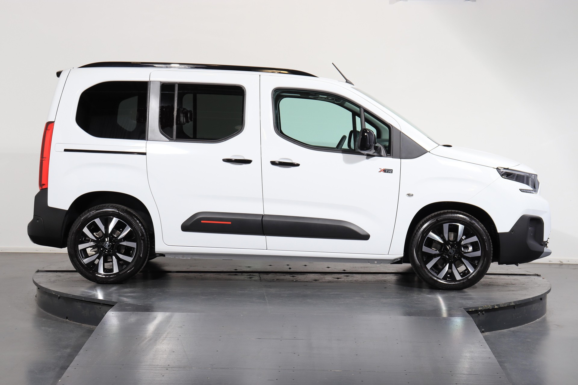 CITROEN Berlingo 1.5 BlueHDi 130 Max-image-1