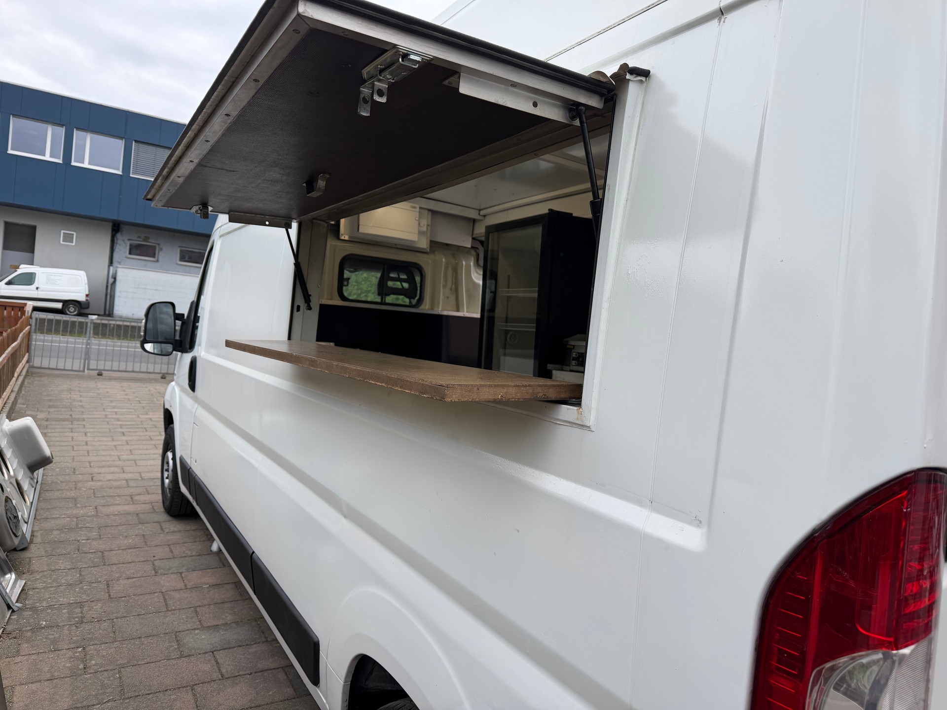 PEUGEOT Foodtruck-image-1