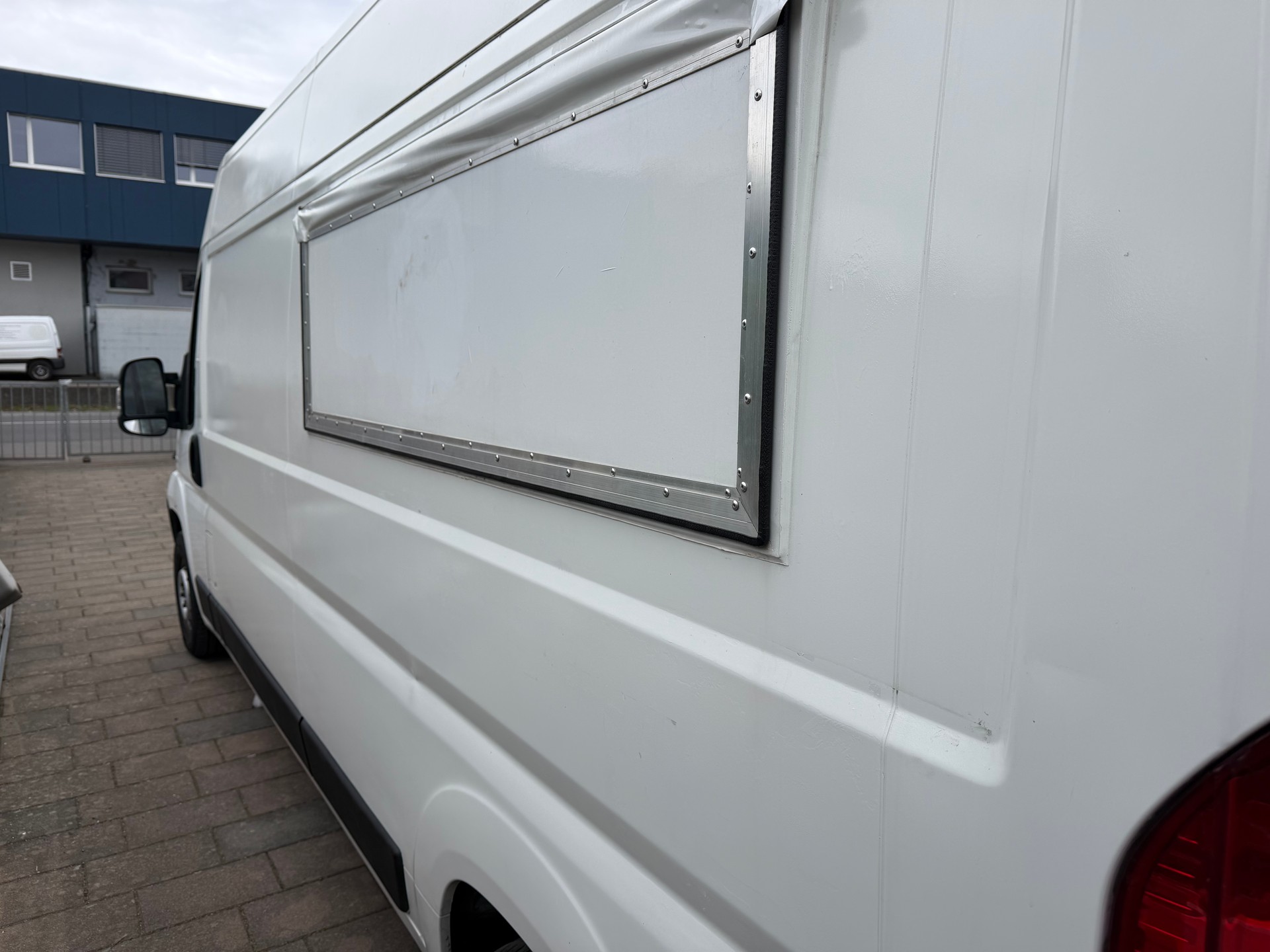 PEUGEOT Foodtruck-image-5