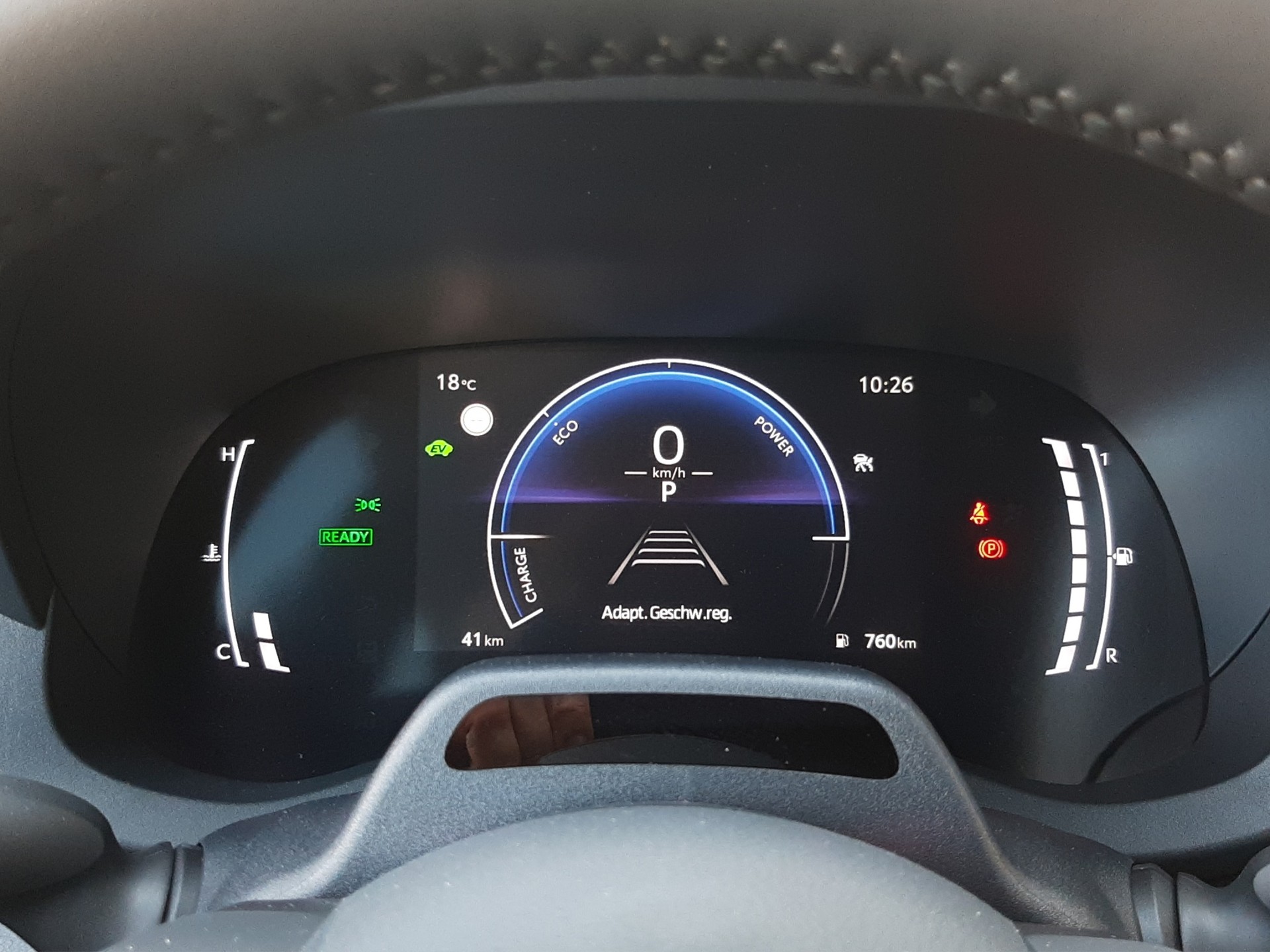 TOYOTA Yaris Cross 1.5 VVT-i HSD Comfort AWD-i-image-9