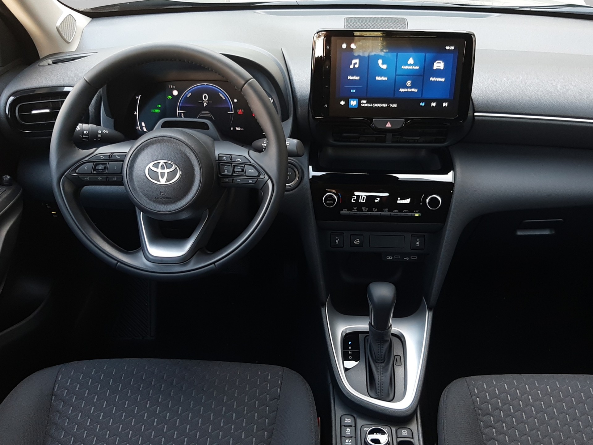 TOYOTA Yaris Cross 1.5 VVT-i HSD Comfort AWD-i-image-11