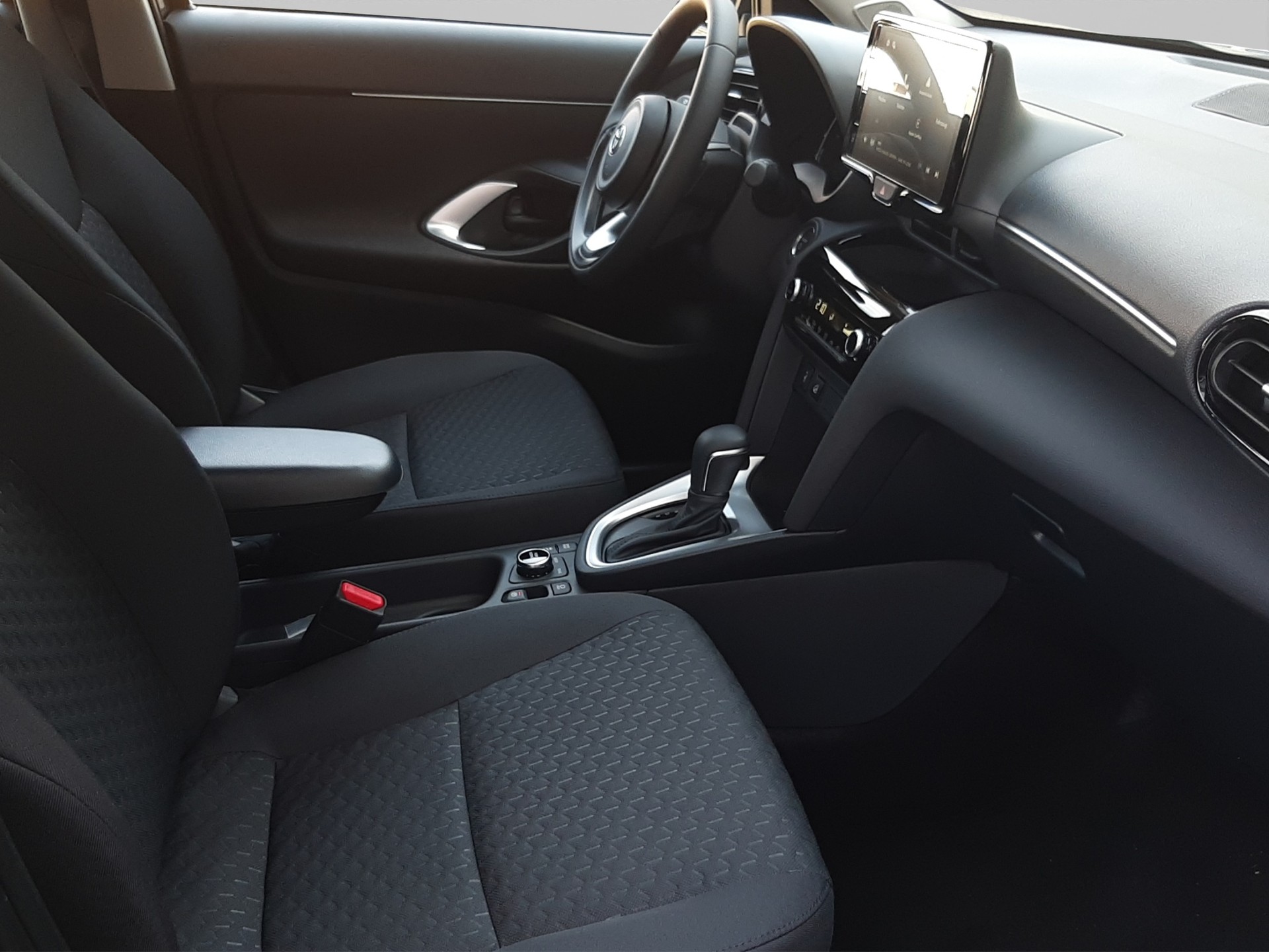 TOYOTA Yaris Cross 1.5 VVT-i HSD Comfort AWD-i-image-15