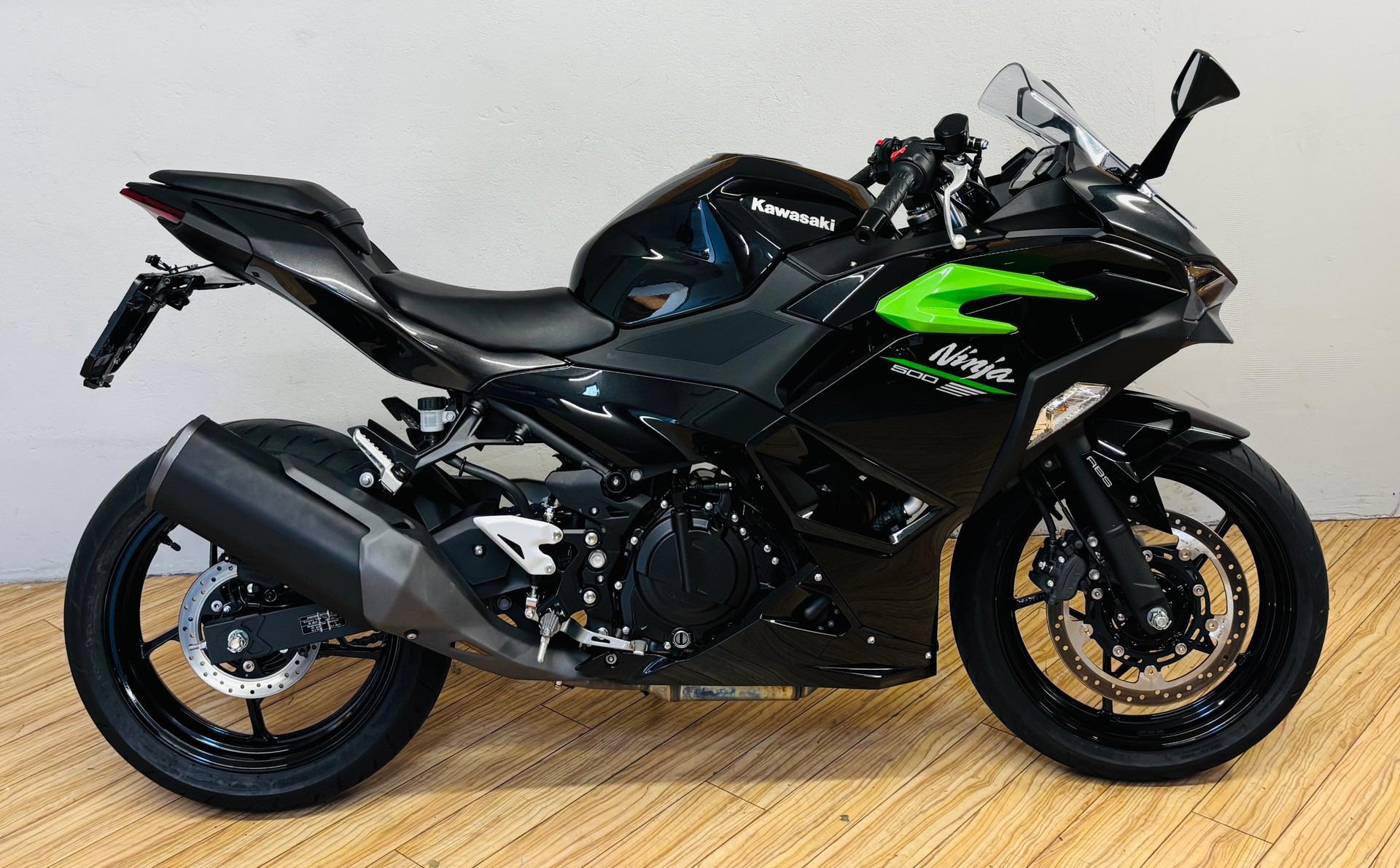 KAWASAKI Ninja 500-showroom-element-1