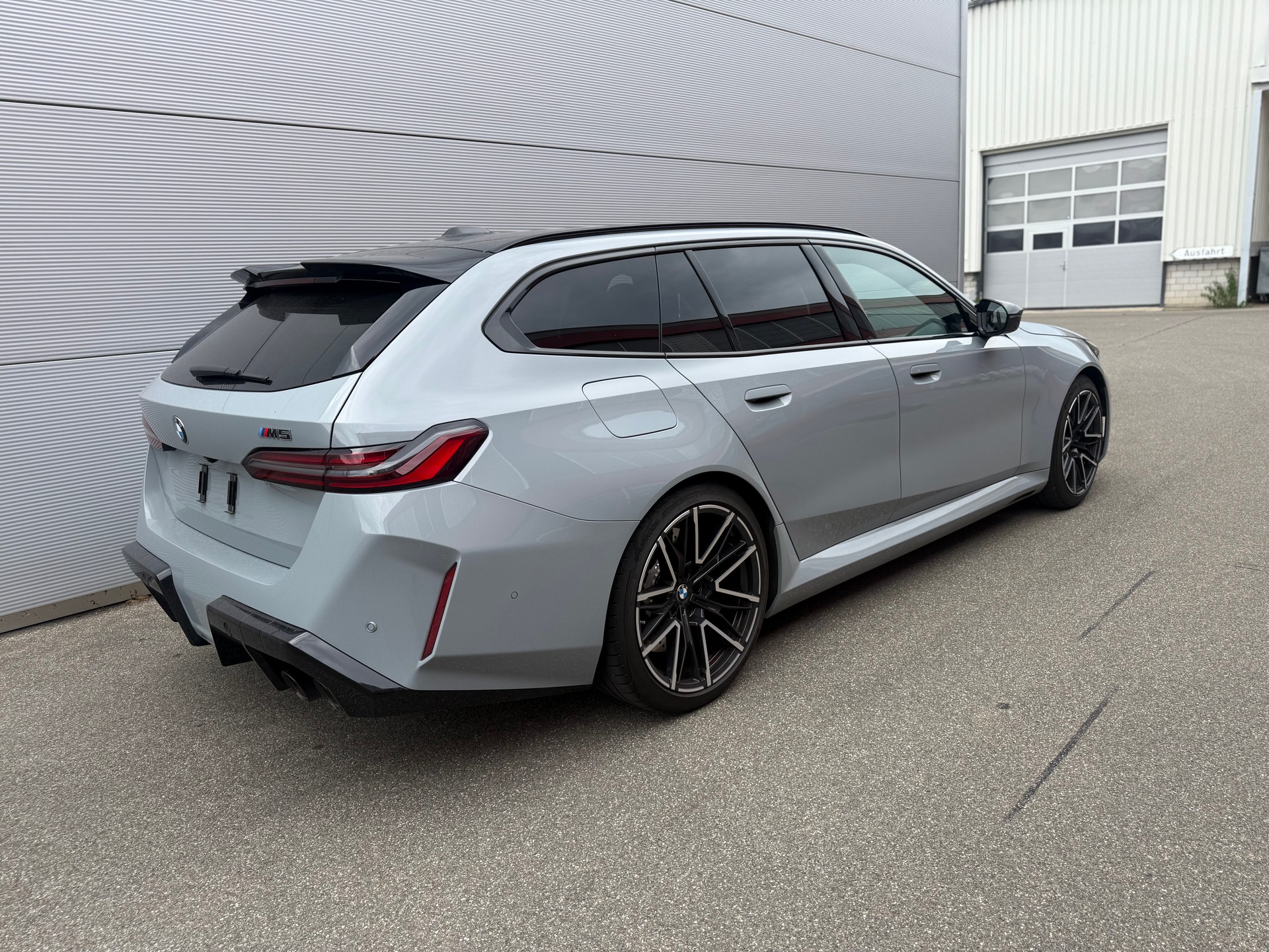 BMW M5 xDrive Touring-image-5