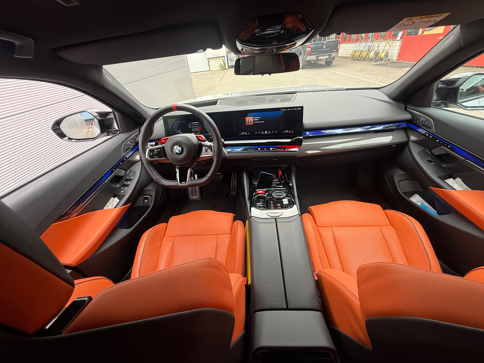 BMW M5 xDrive Touring-image-8