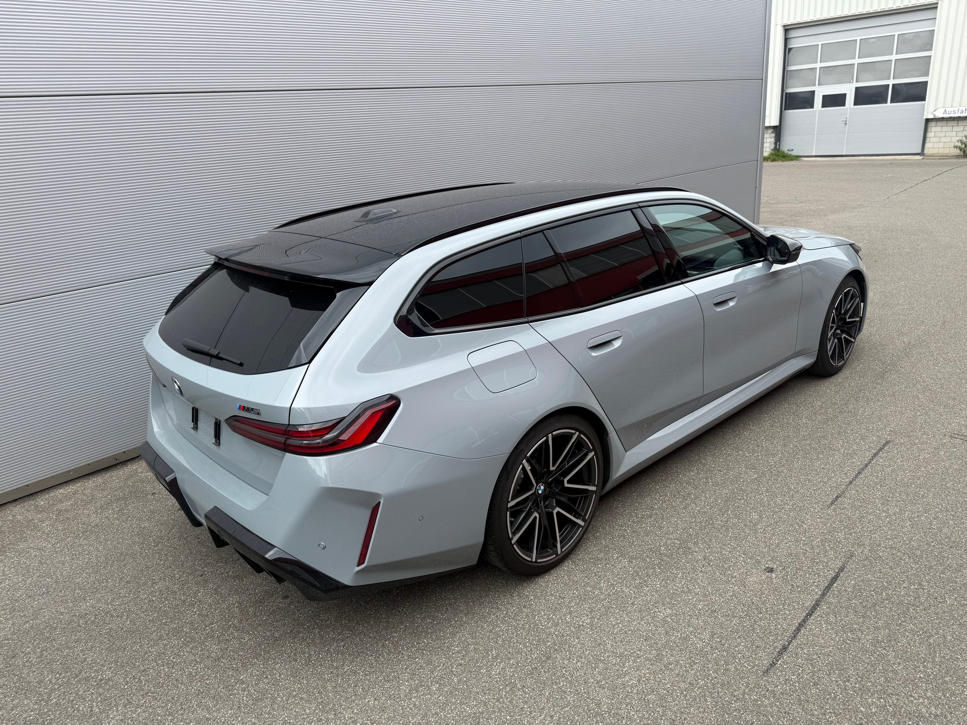 BMW M5 xDrive Touring-image-6