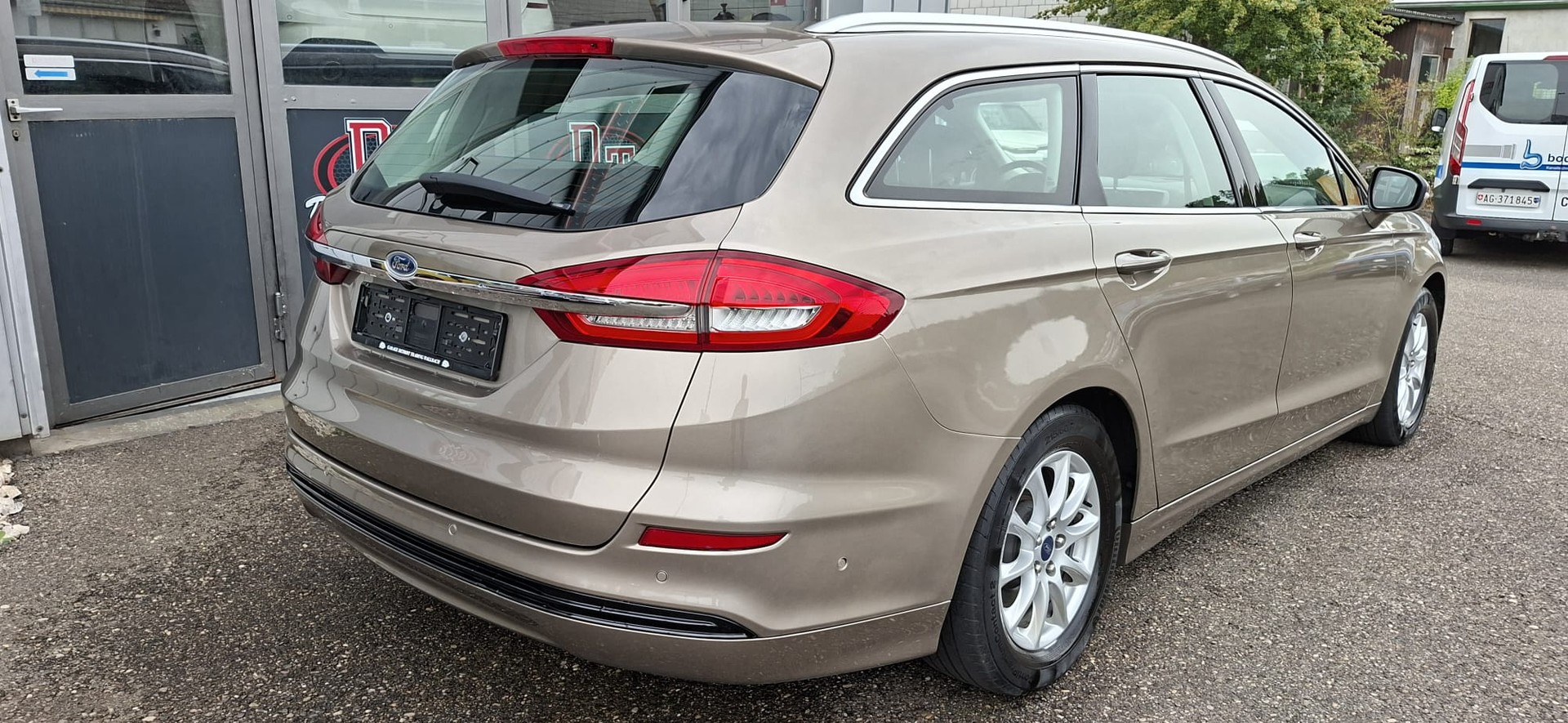 FORD 2.0 HEV 187 Titanium-image-2