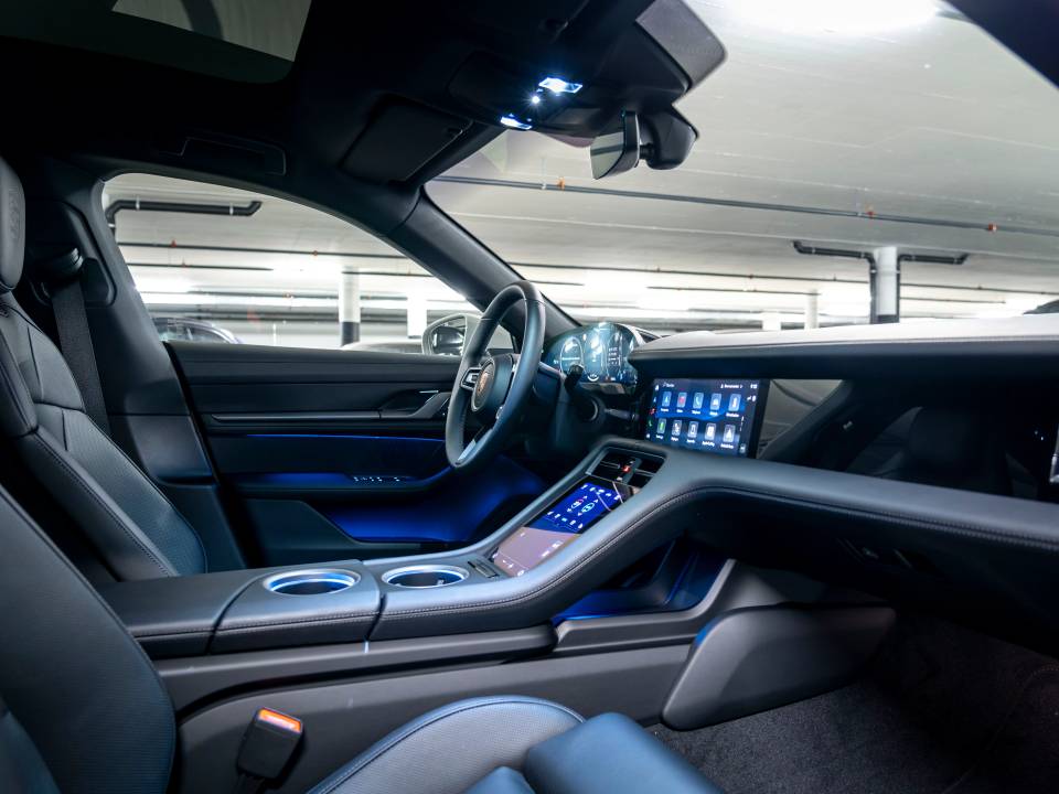 PORSCHE Taycan CrossTurismo 4 104kWh-image-11