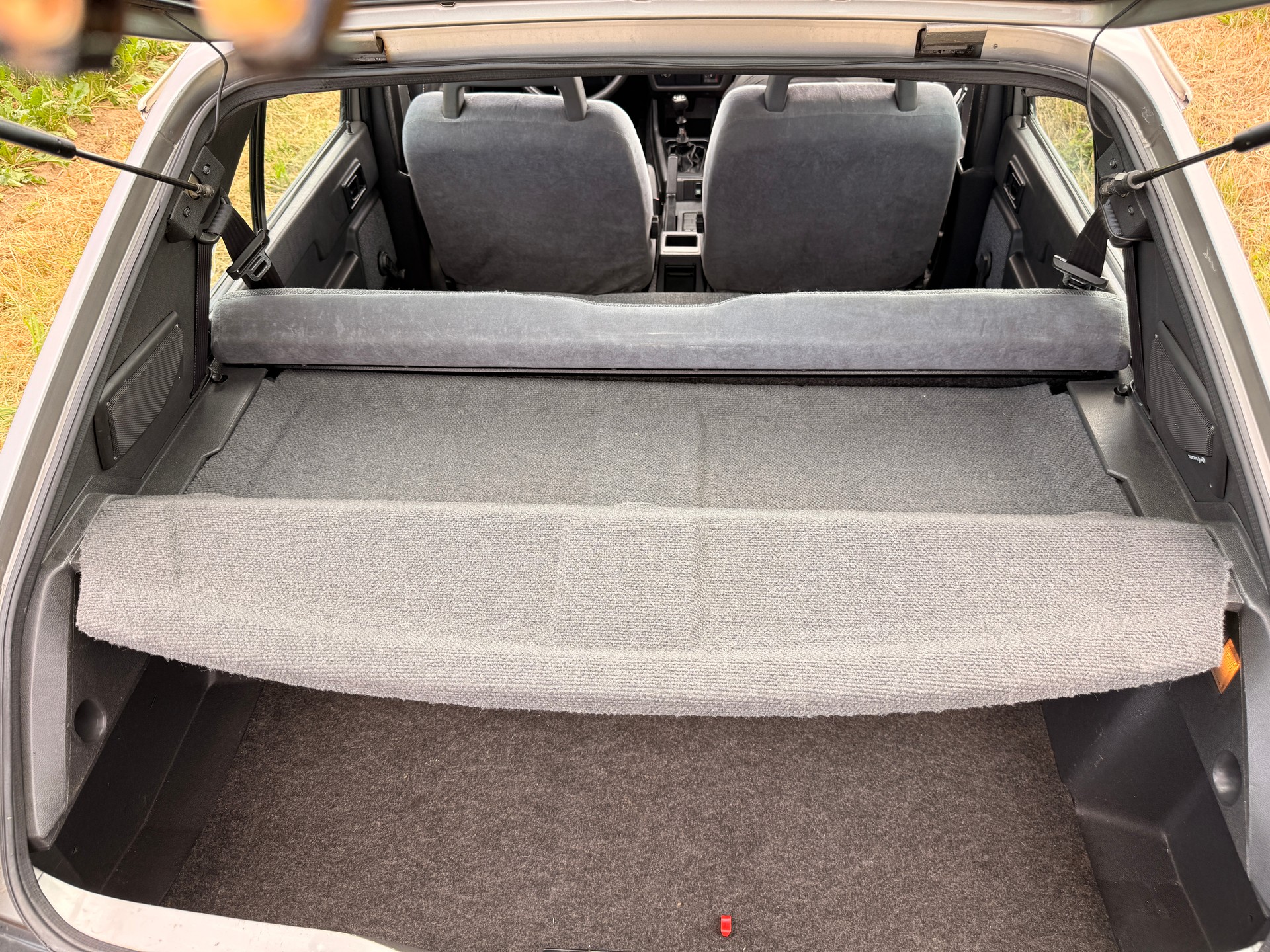 VOLVO 360 GL-image-4