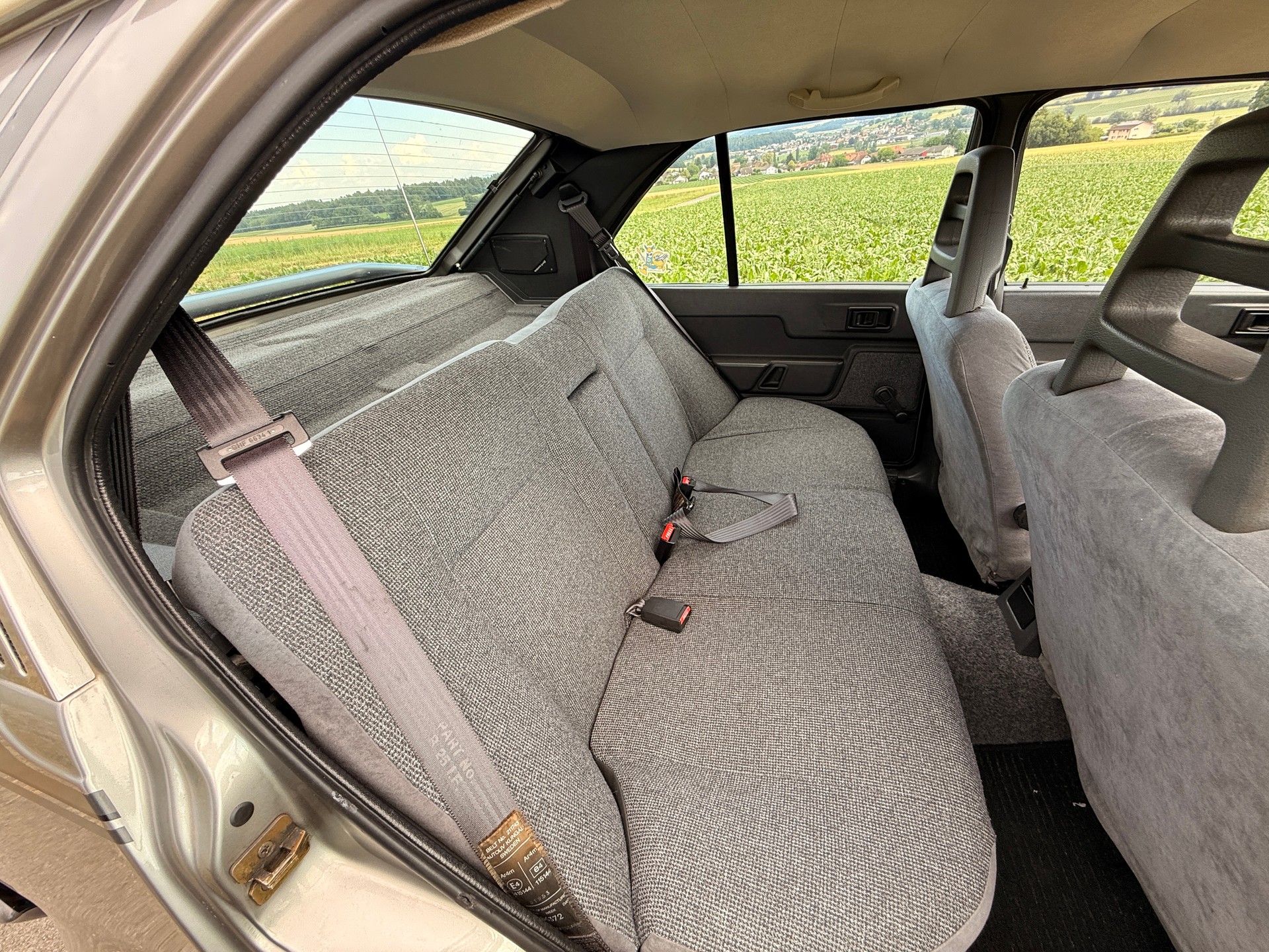 VOLVO 360 GL-image-8