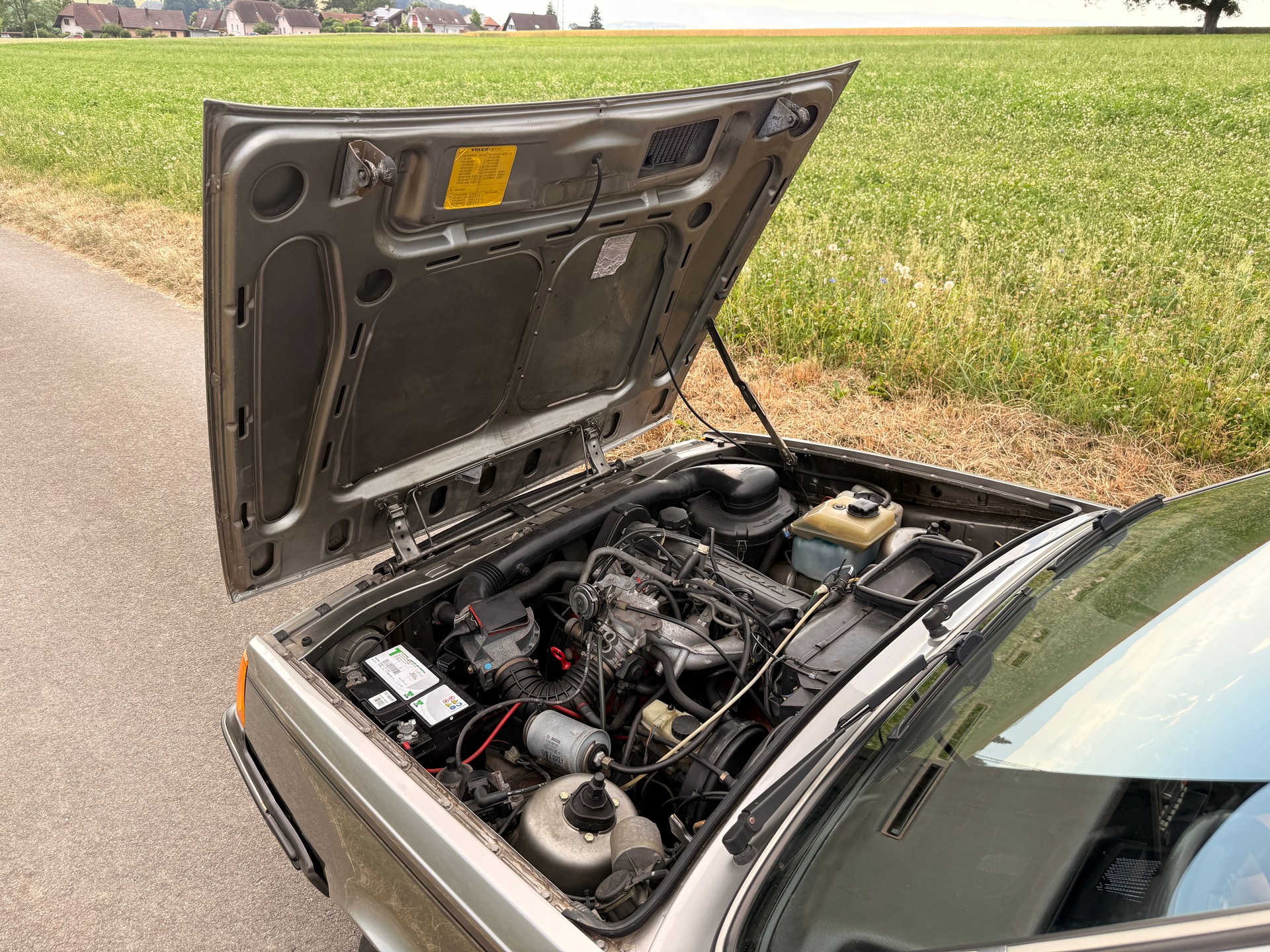 VOLVO 360 GL-image-13
