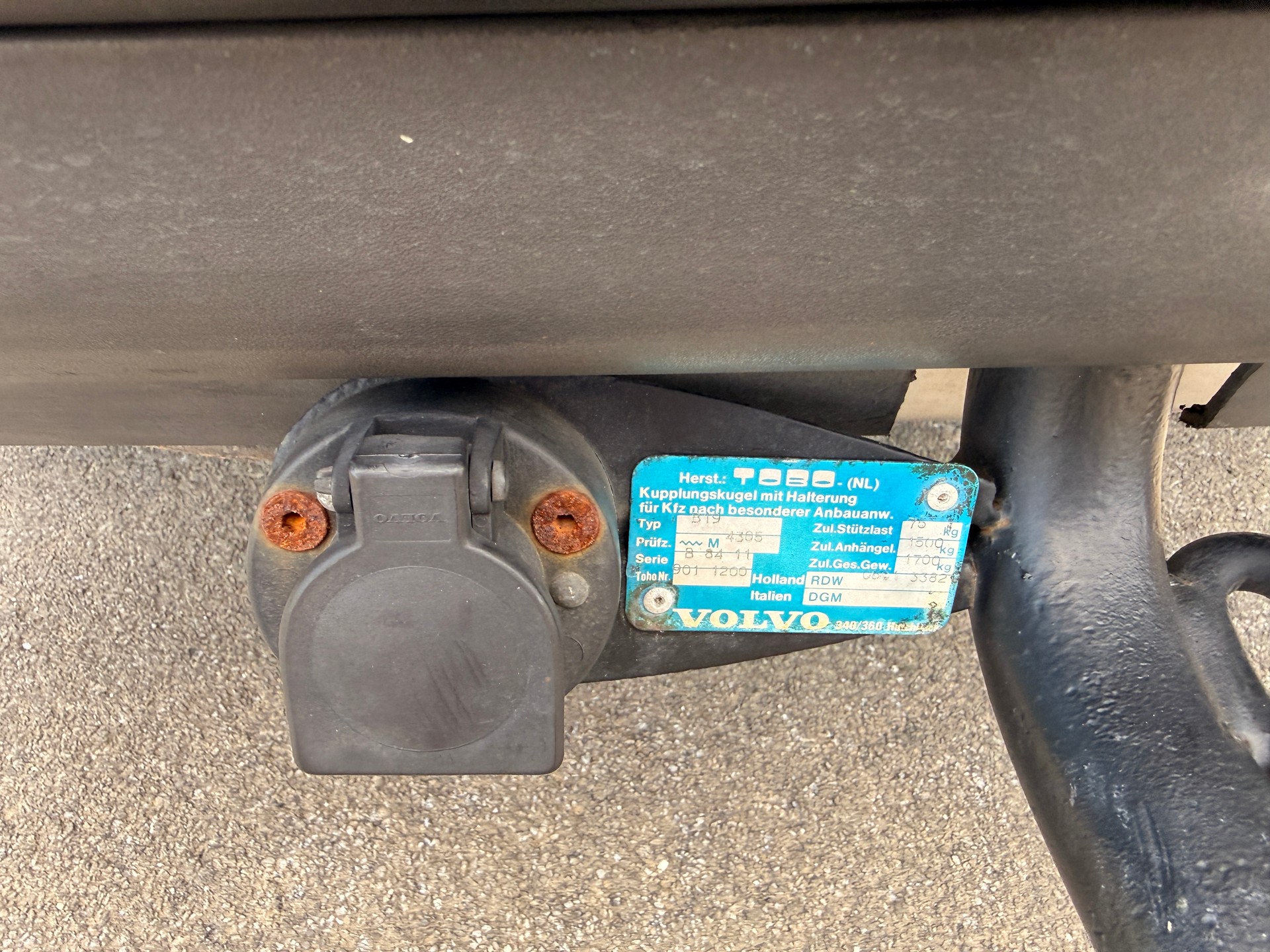 VOLVO 360 GL-image-19