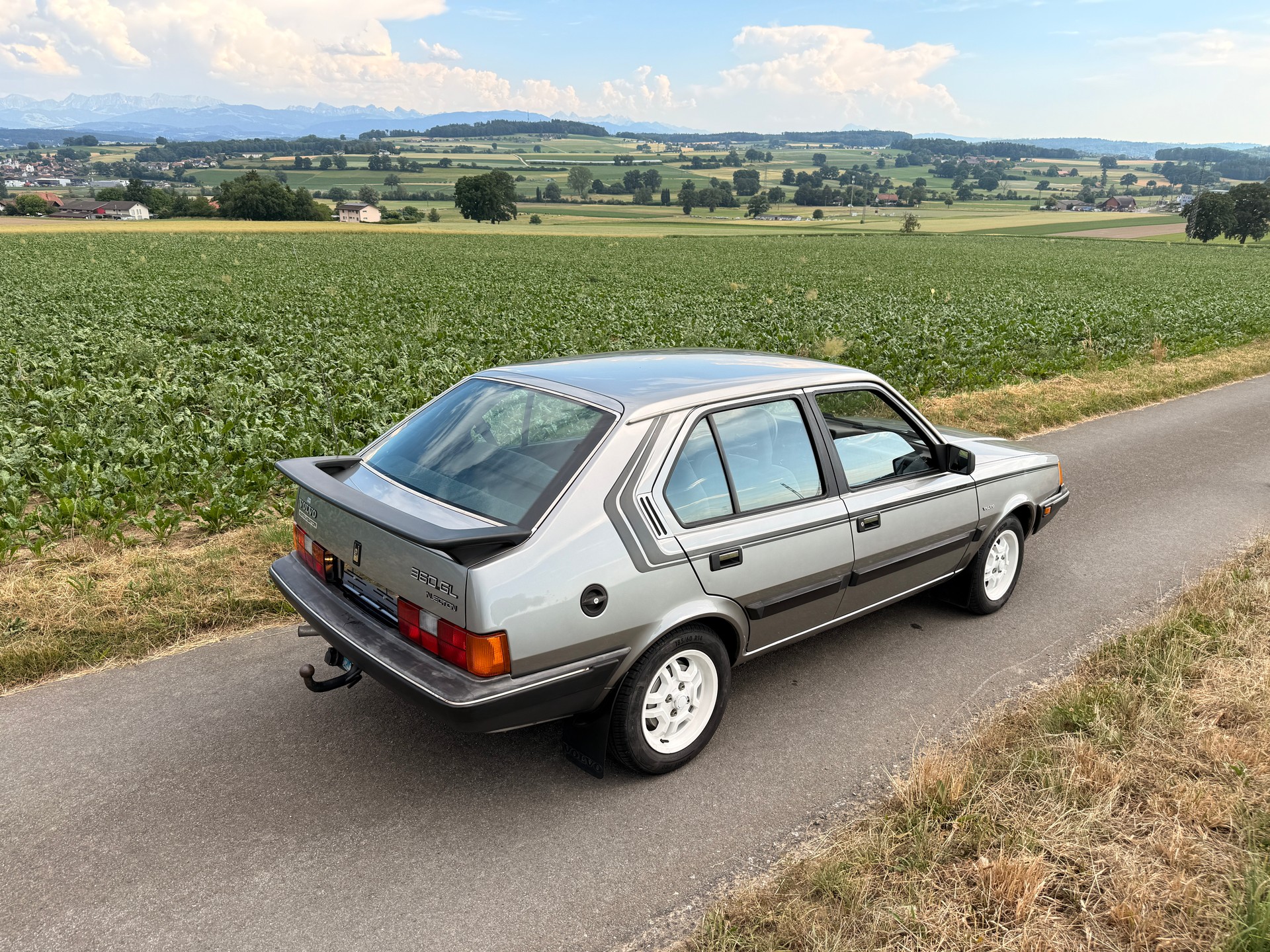 VOLVO 360 GL-image-1