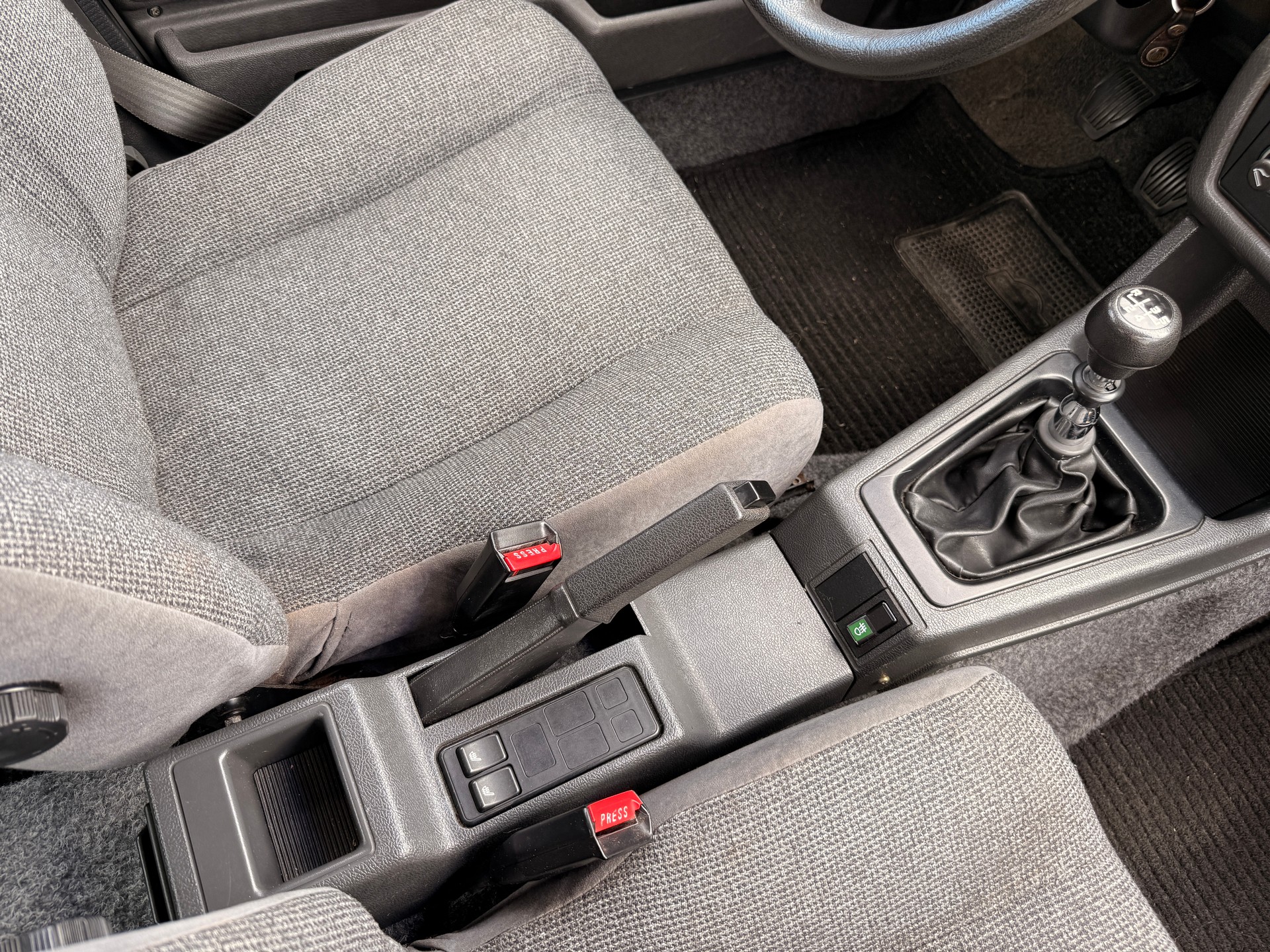 VOLVO 360 GL-image-9