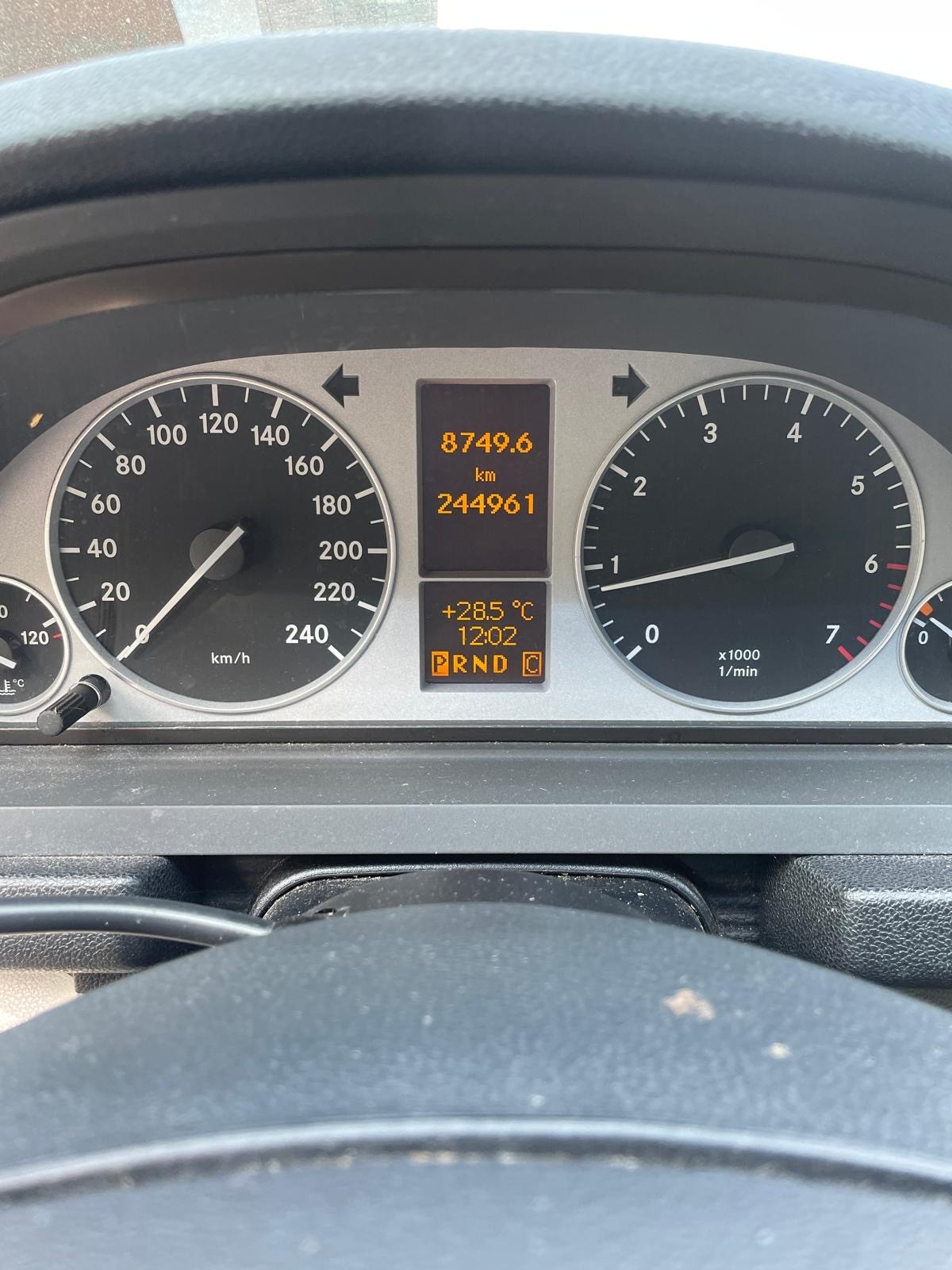 MERCEDES-BENZ B 200-image-9