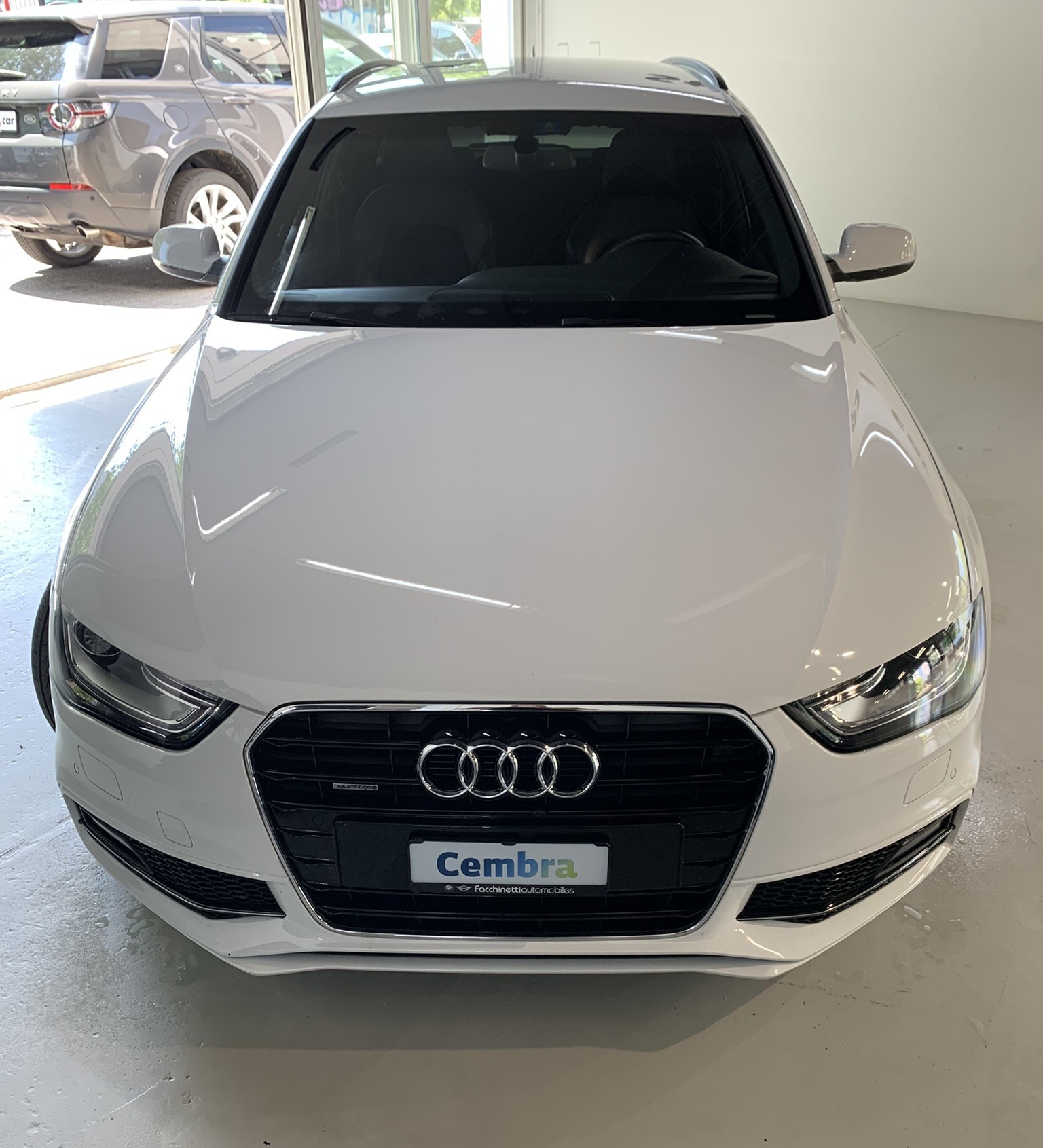 AUDI A4 Avant 1.8 TFSI quattro-image-2