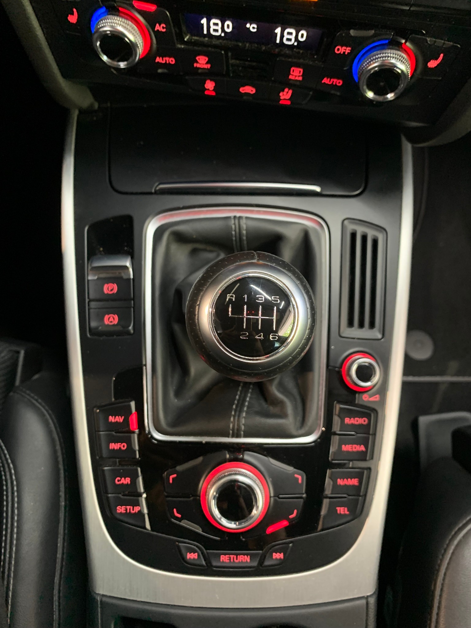 AUDI A4 Avant 1.8 TFSI quattro-image-21