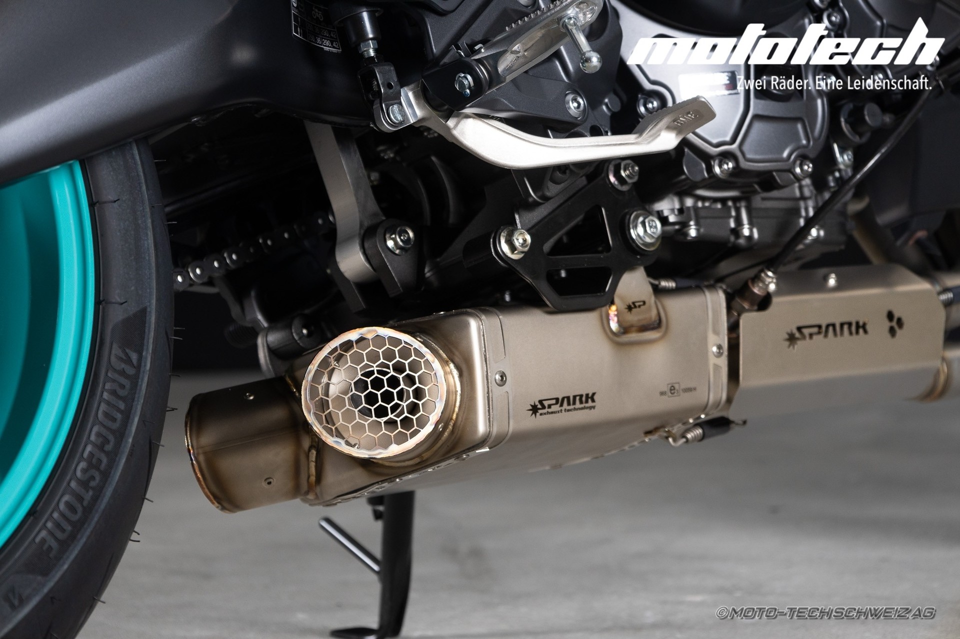 YAMAHA Stage 1 Spark-showroom-element-3