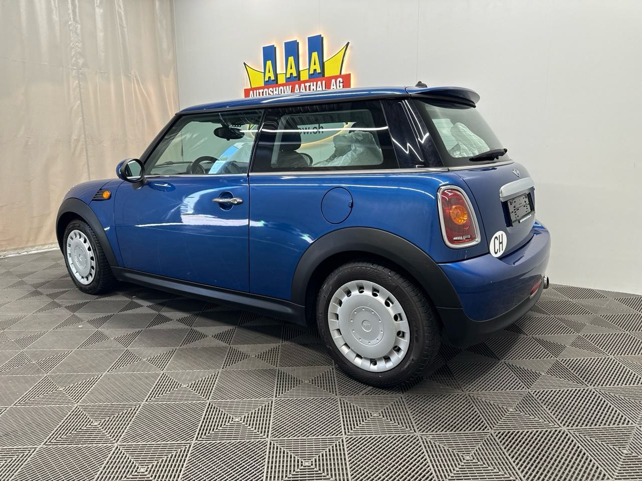 MINI Cooper-image-1