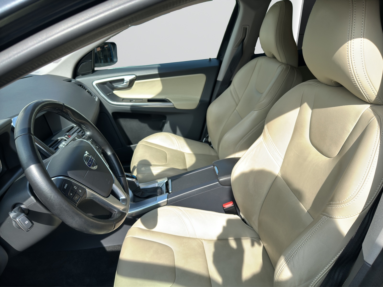 VOLVO XC60 D4 AWD Summum-image-6