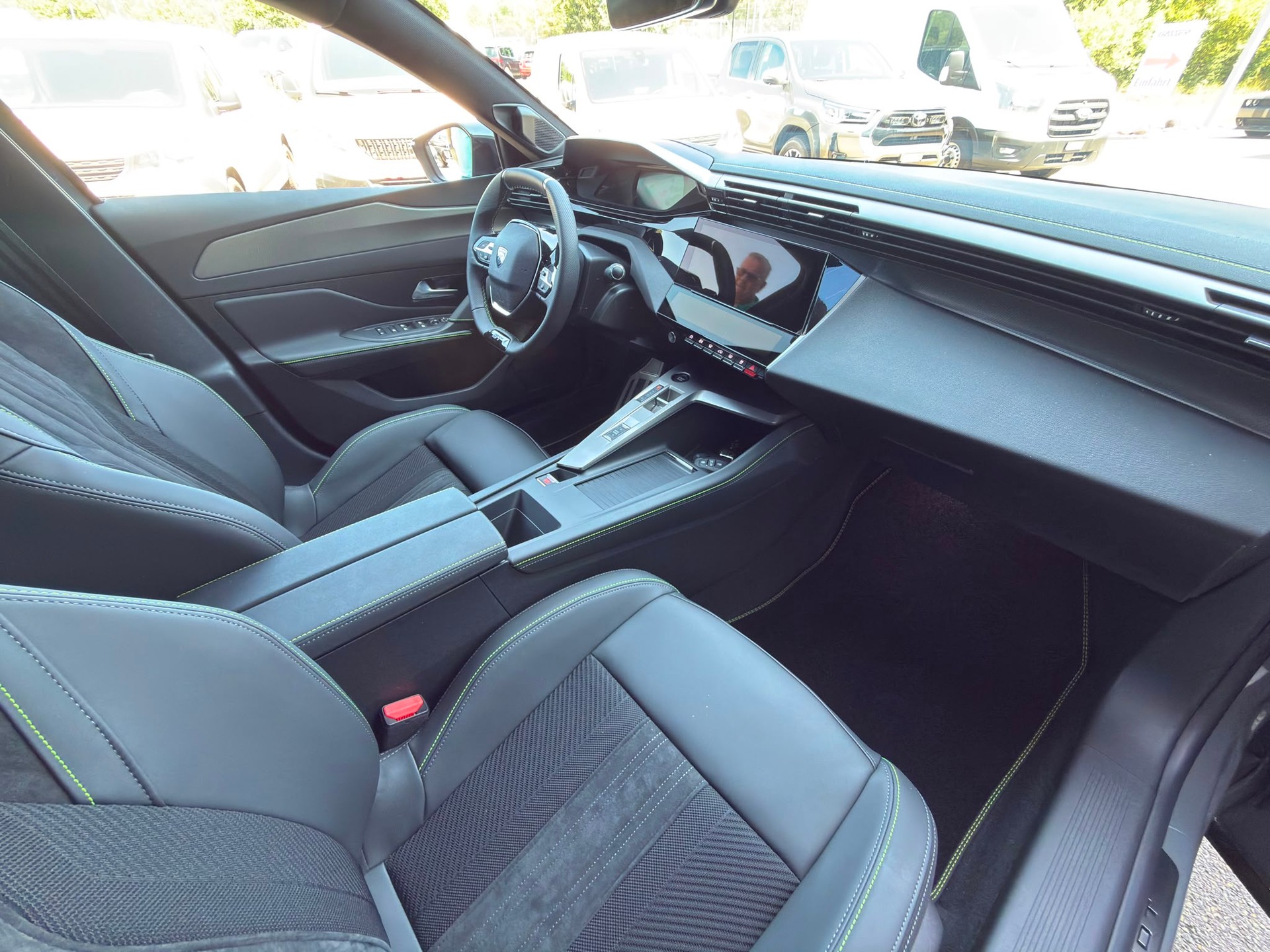 PEUGEOT 408 1.2 Hybrid 145 GT-image-8