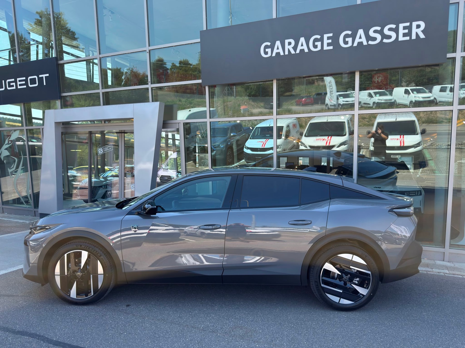 PEUGEOT 408 1.2 Hybrid 145 GT-image-2