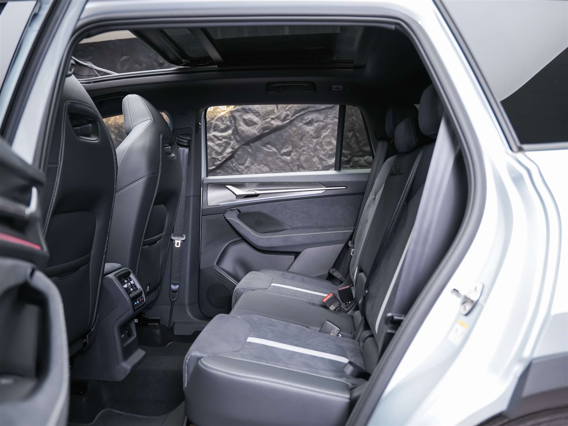 SKODA Kodiaq 2.0 TDI Sportline 4x4 *Panorama*Matrix LED*Anhängerkupplung*-image-13