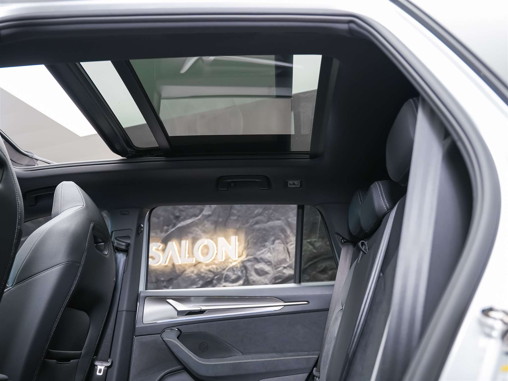 SKODA Kodiaq 2.0 TDI Sportline 4x4 *Panorama*Matrix LED*Anhängerkupplung*-image-12