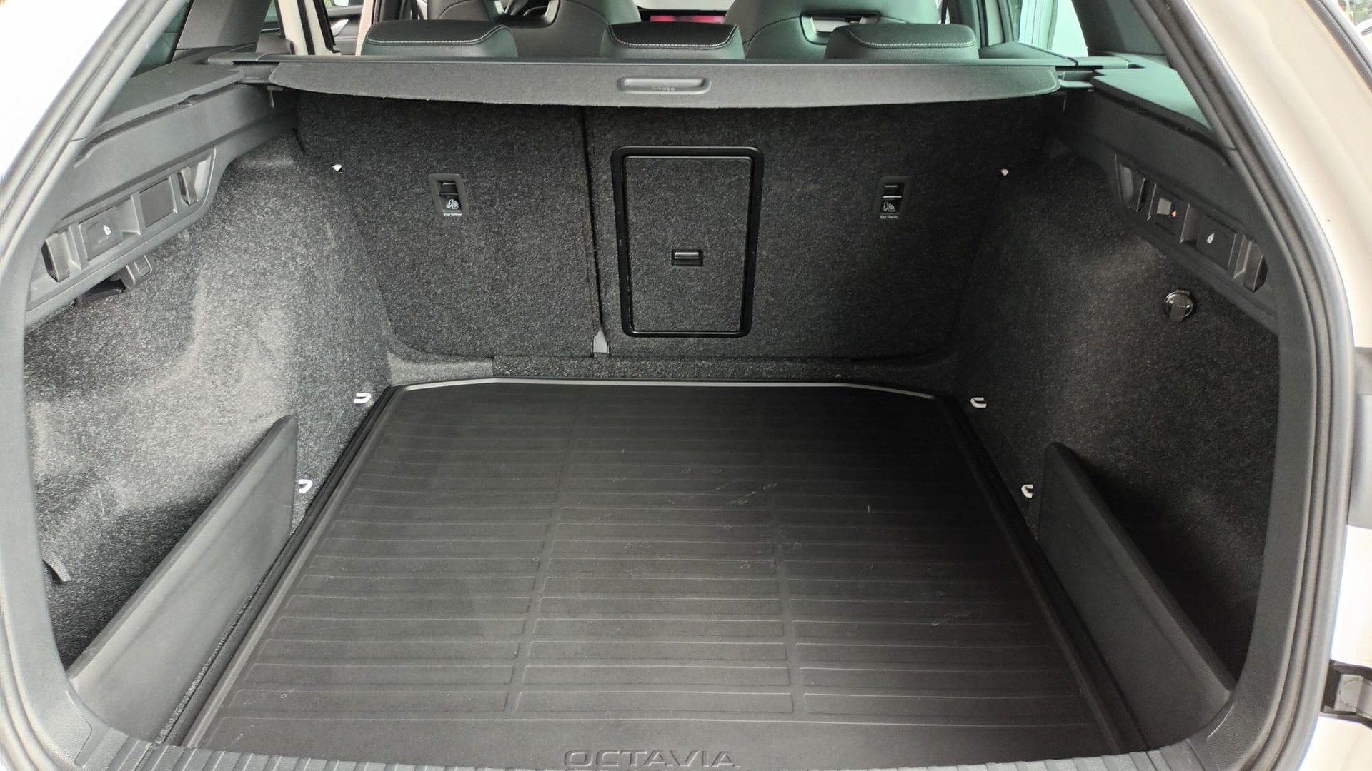 SKODA Octavia Combi 1.5 TSI mHEV DSG Sport Line-image-18