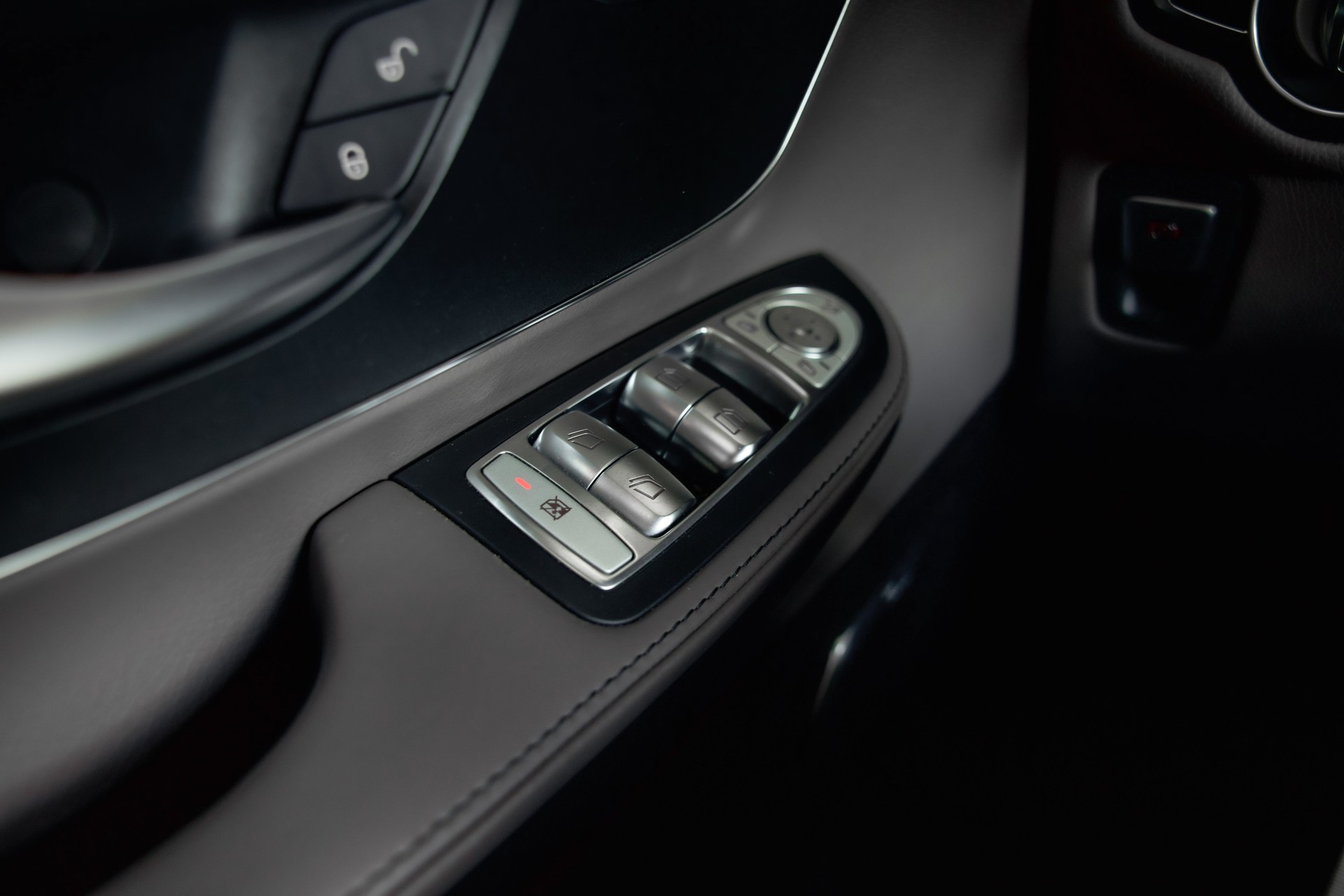 MERCEDES-BENZ V 300 d lang AMG Line Avantgarde 4Matic 9G-Tronic-image-26