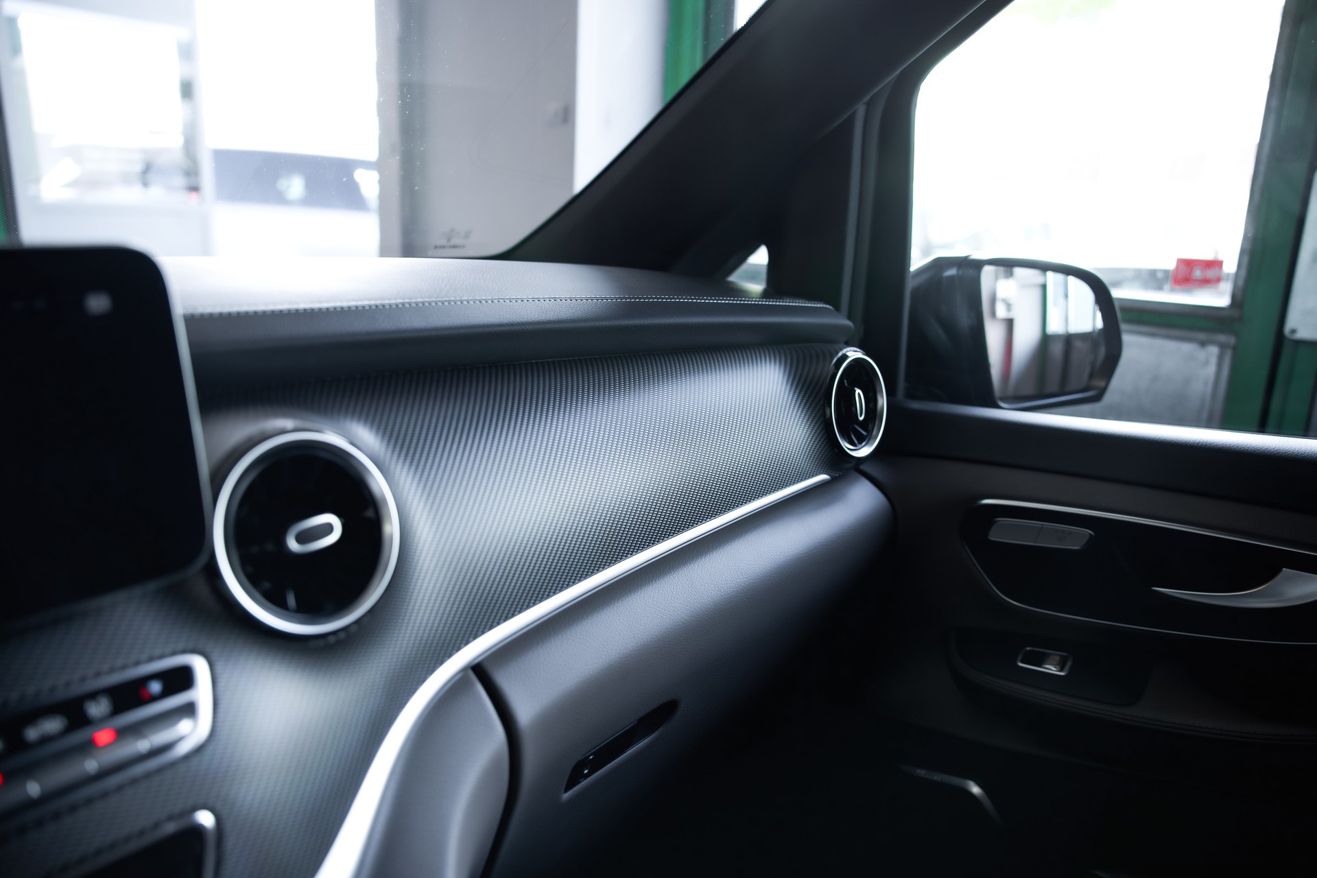 MERCEDES-BENZ V 300 d lang AMG Line Avantgarde 4Matic 9G-Tronic-image-31